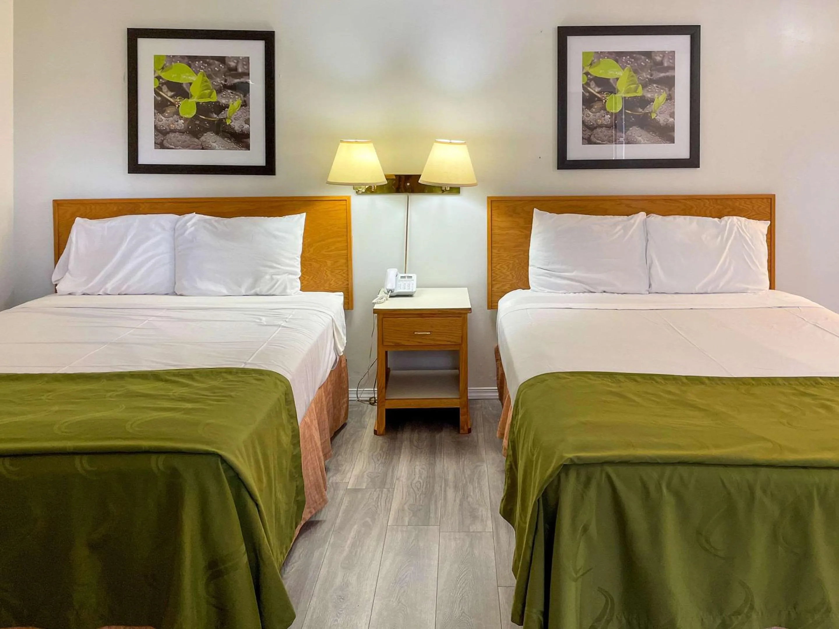 Bedroom, Bed in Rodeway Inn & Suites Omak - Okanogan