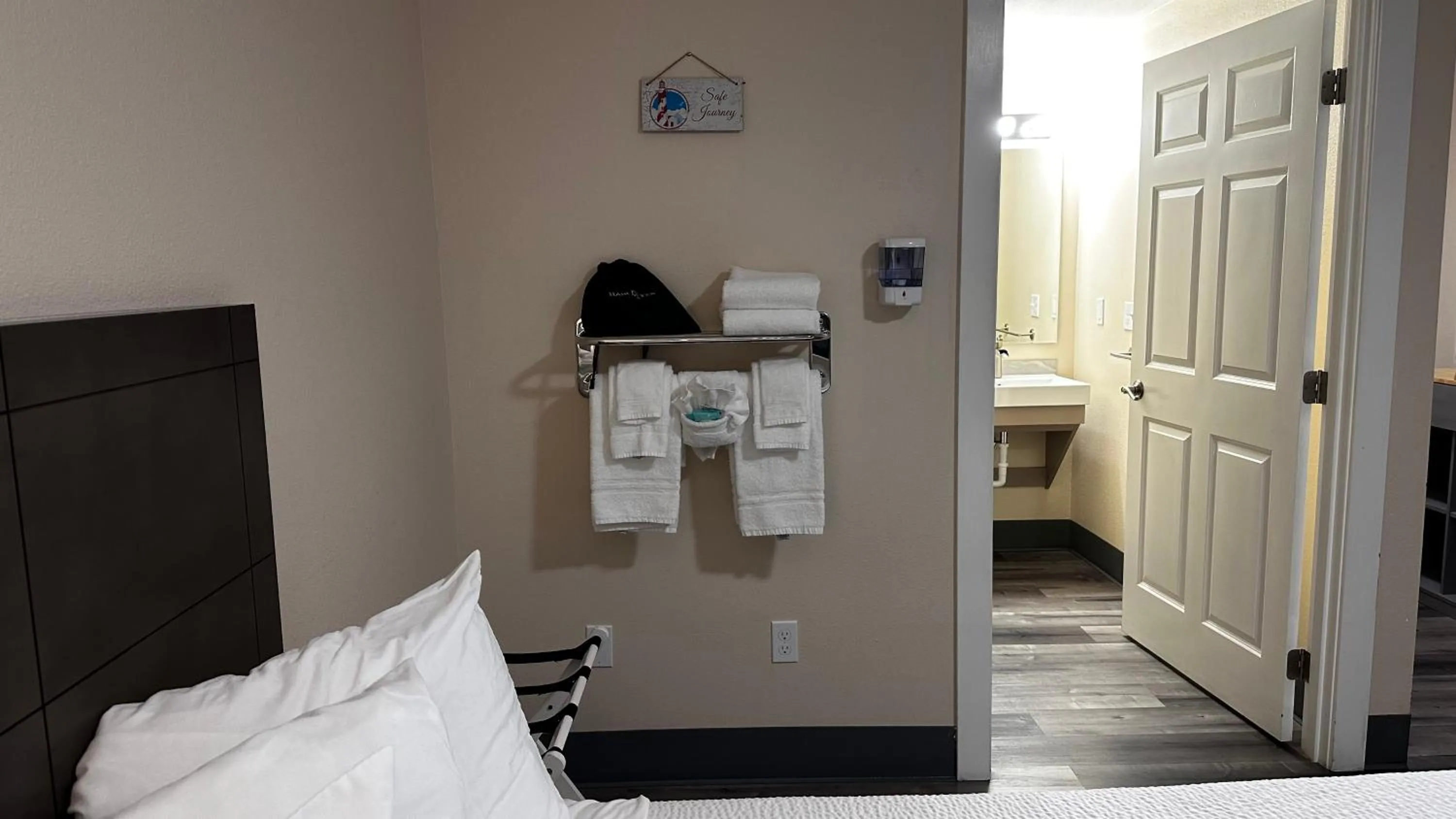 Bedroom, Bed in Inn at the Sea