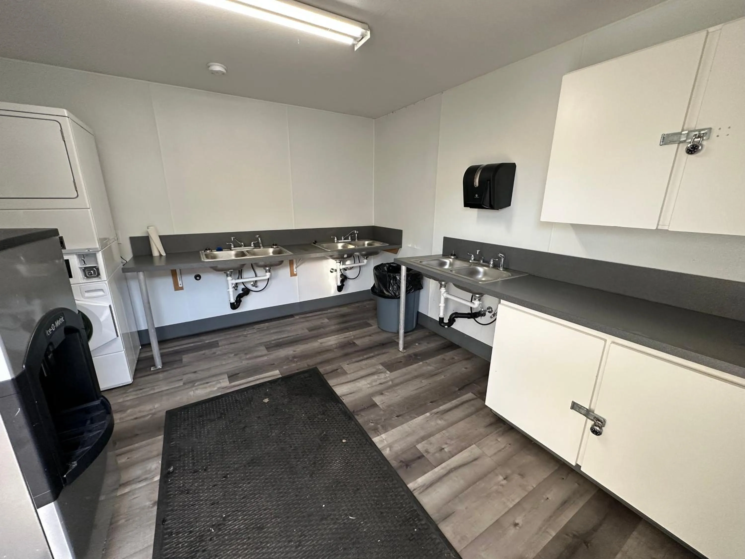 laundry in Inn at the Sea