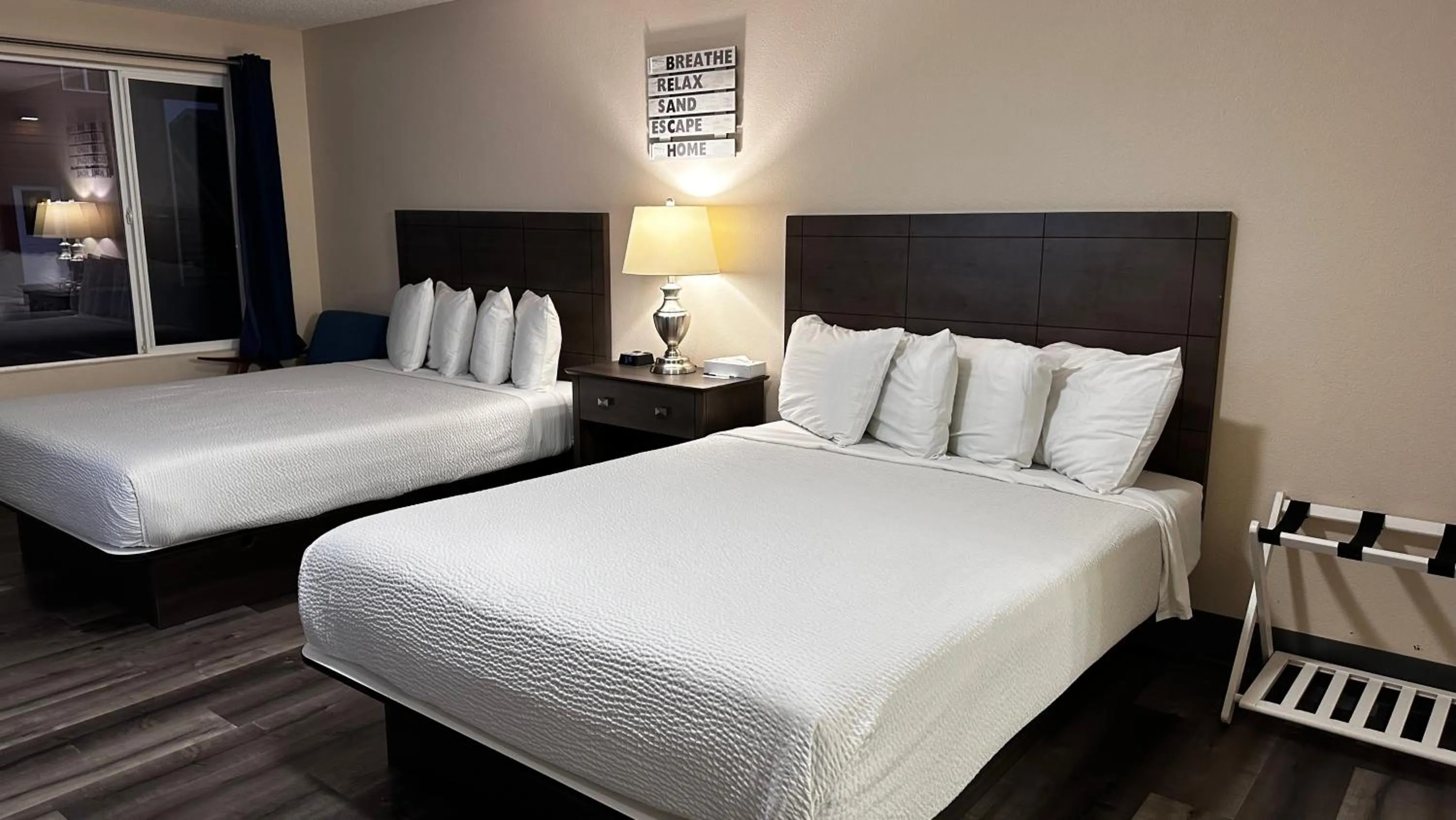 Bedroom, Bed in Inn at the Sea