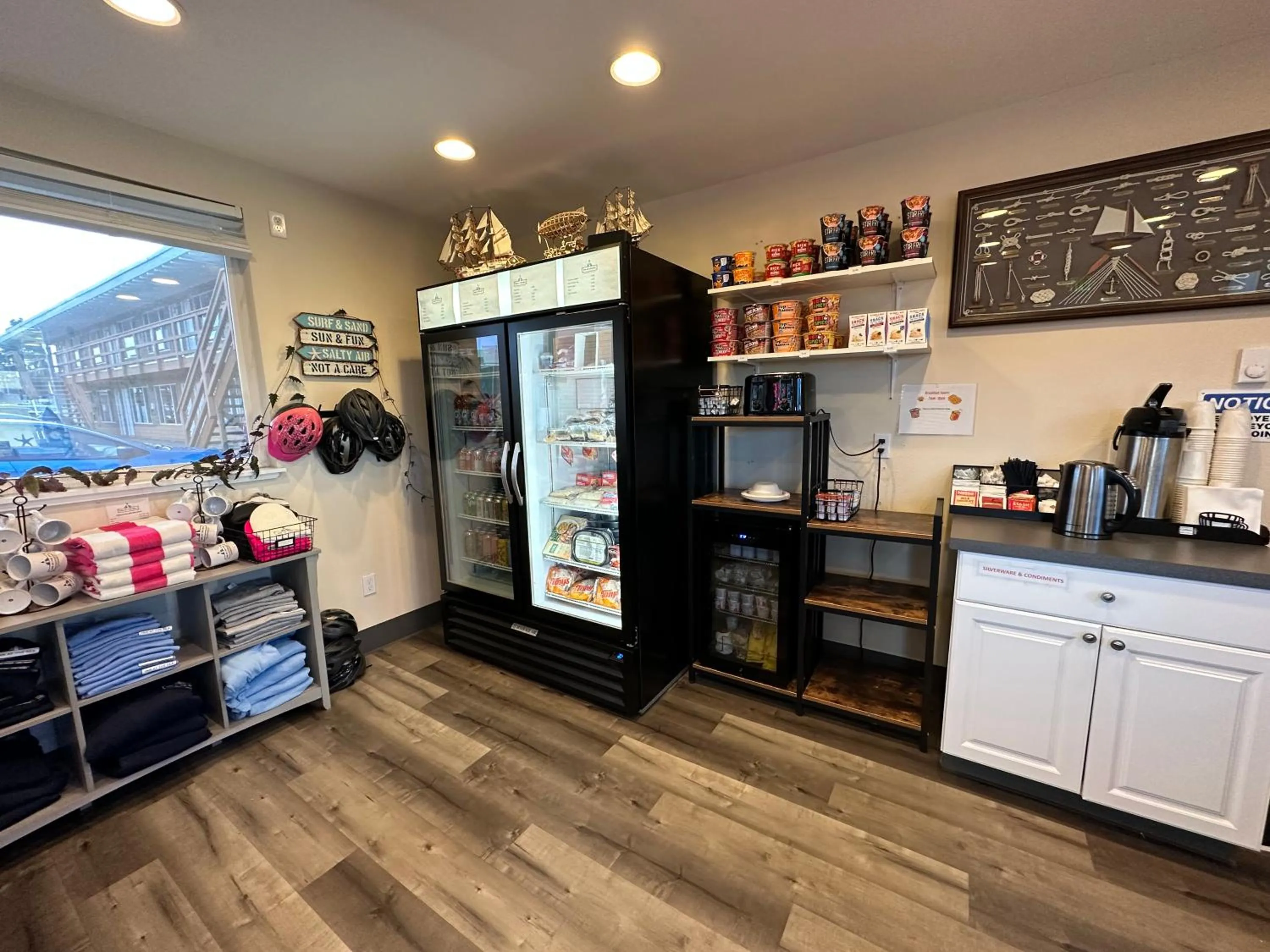 minibar in Inn at the Sea