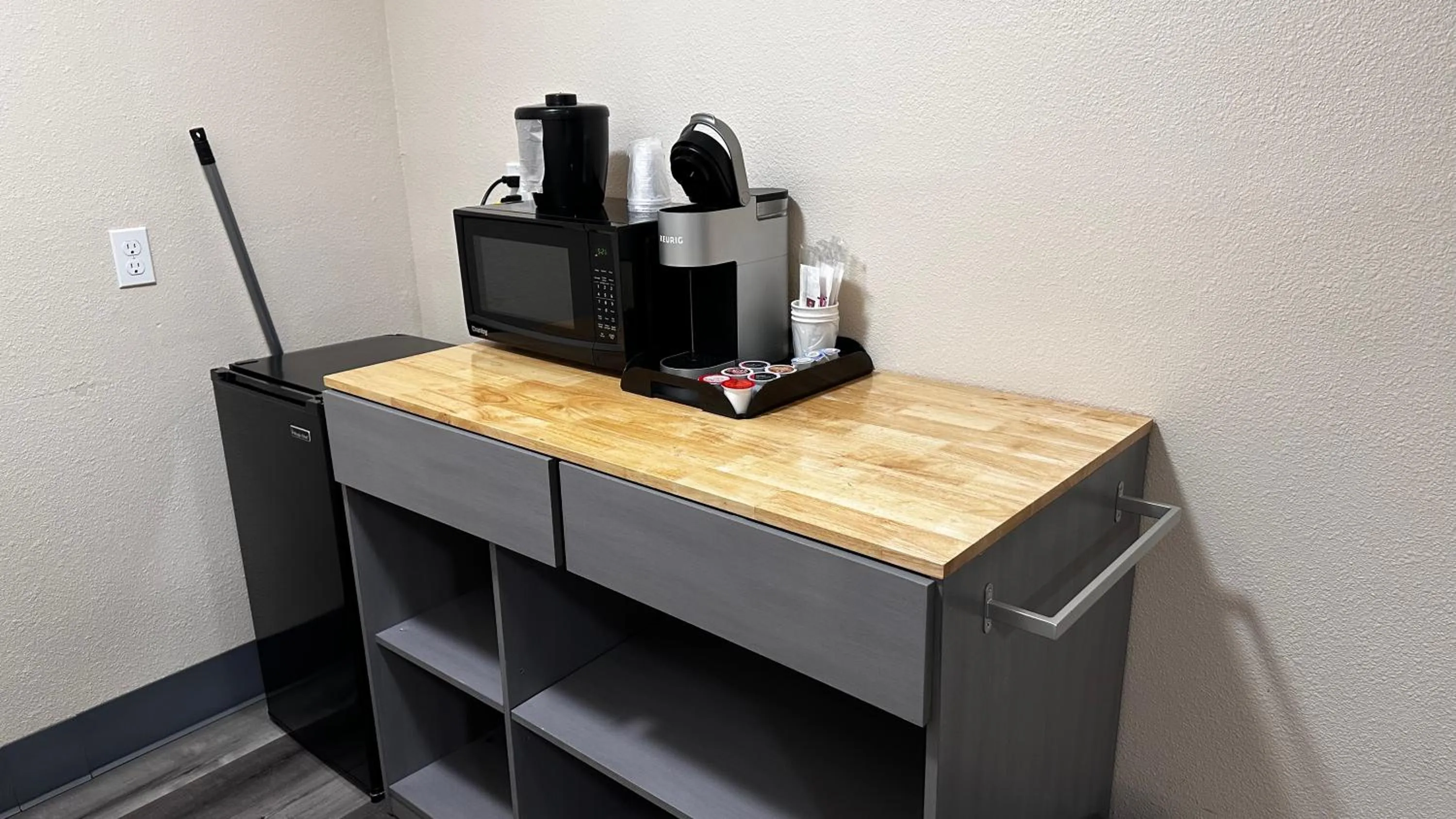 Coffee/tea facilities in Inn at the Sea