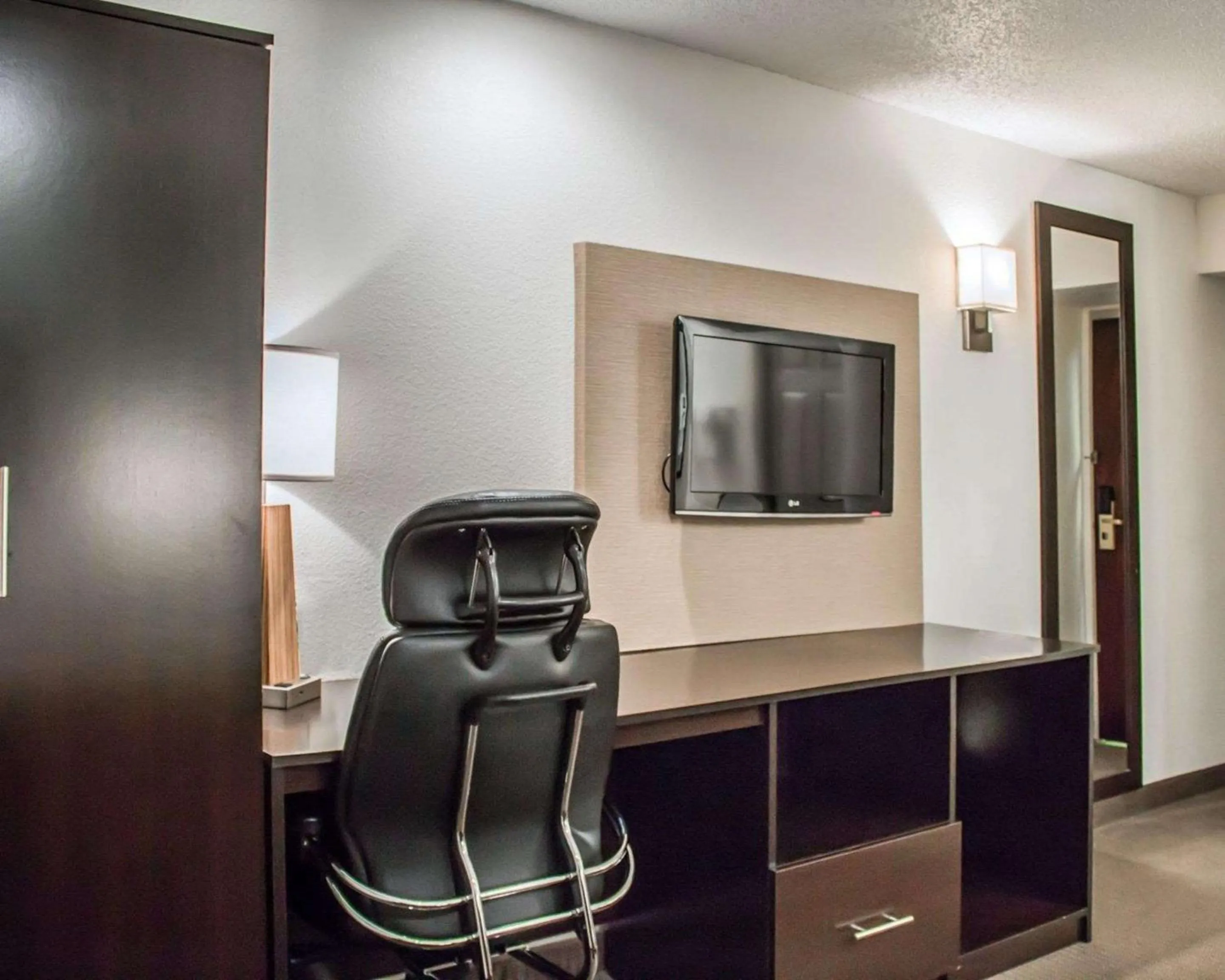 Photo of the whole room in Sleep Inn Summersville - New River Gorge Area