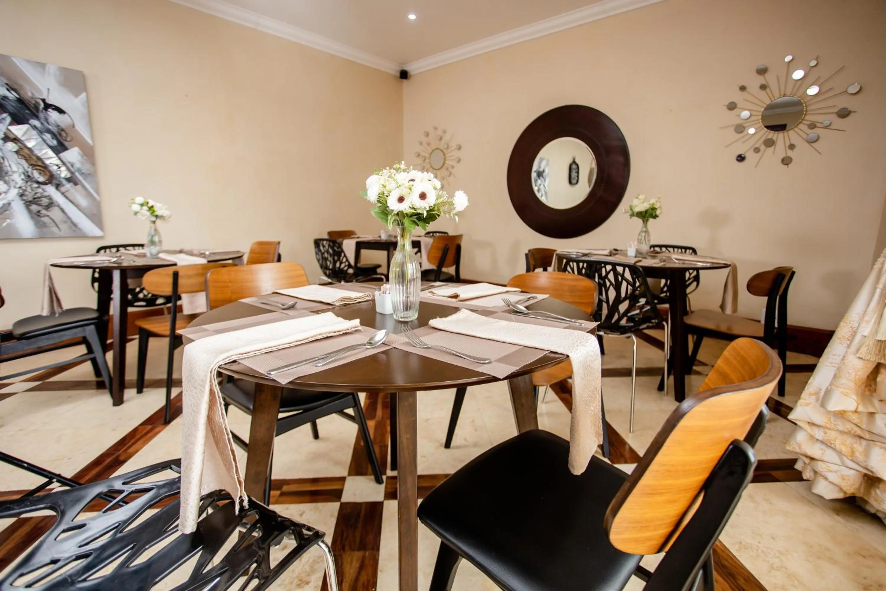 Restaurant/places to eat in TDM's Boutique Guest House