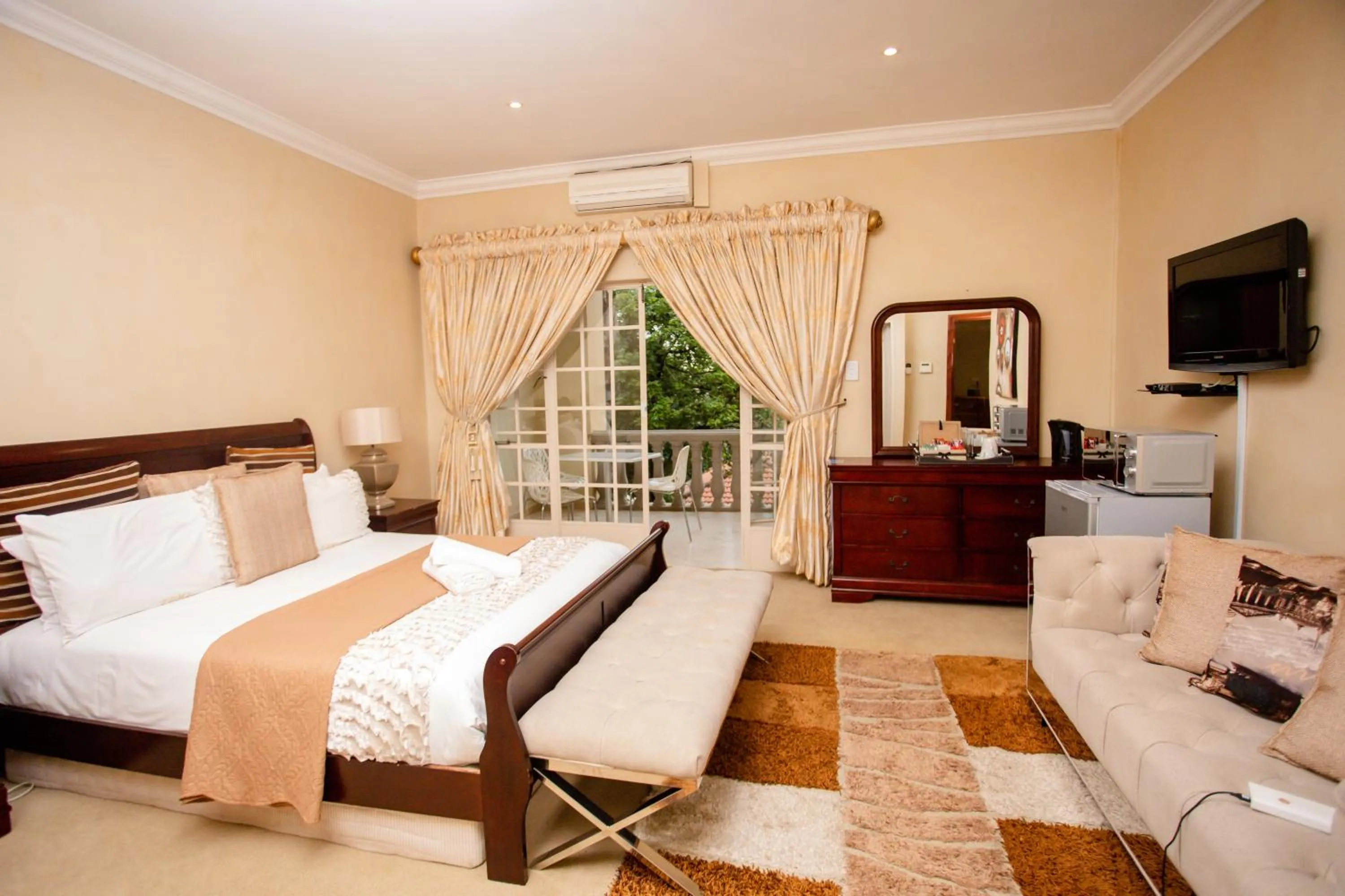 TV and multimedia, Bed in TDM's Boutique Guest House