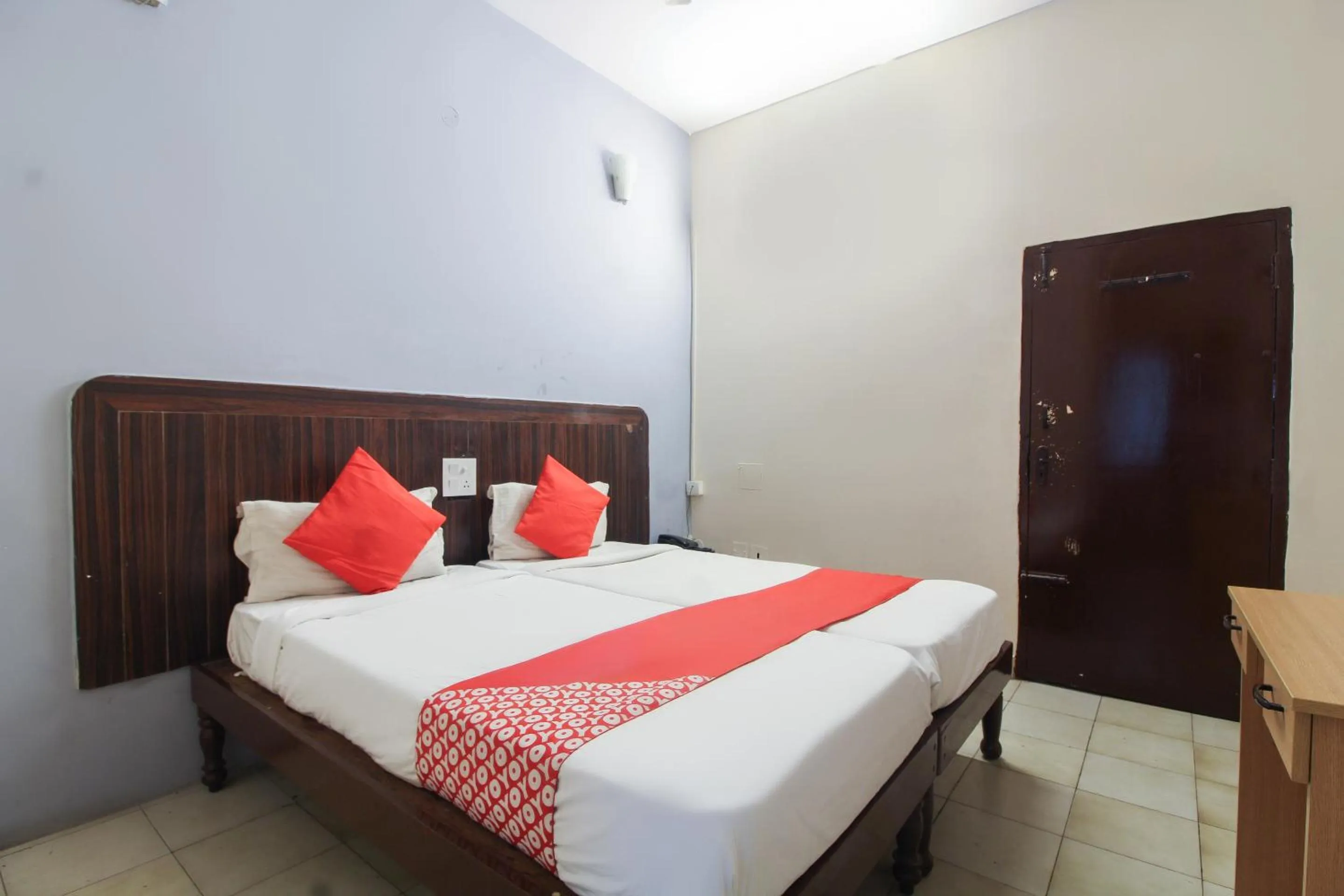 Bedroom, Bed in Hotel O Regal Near Paradise Circle