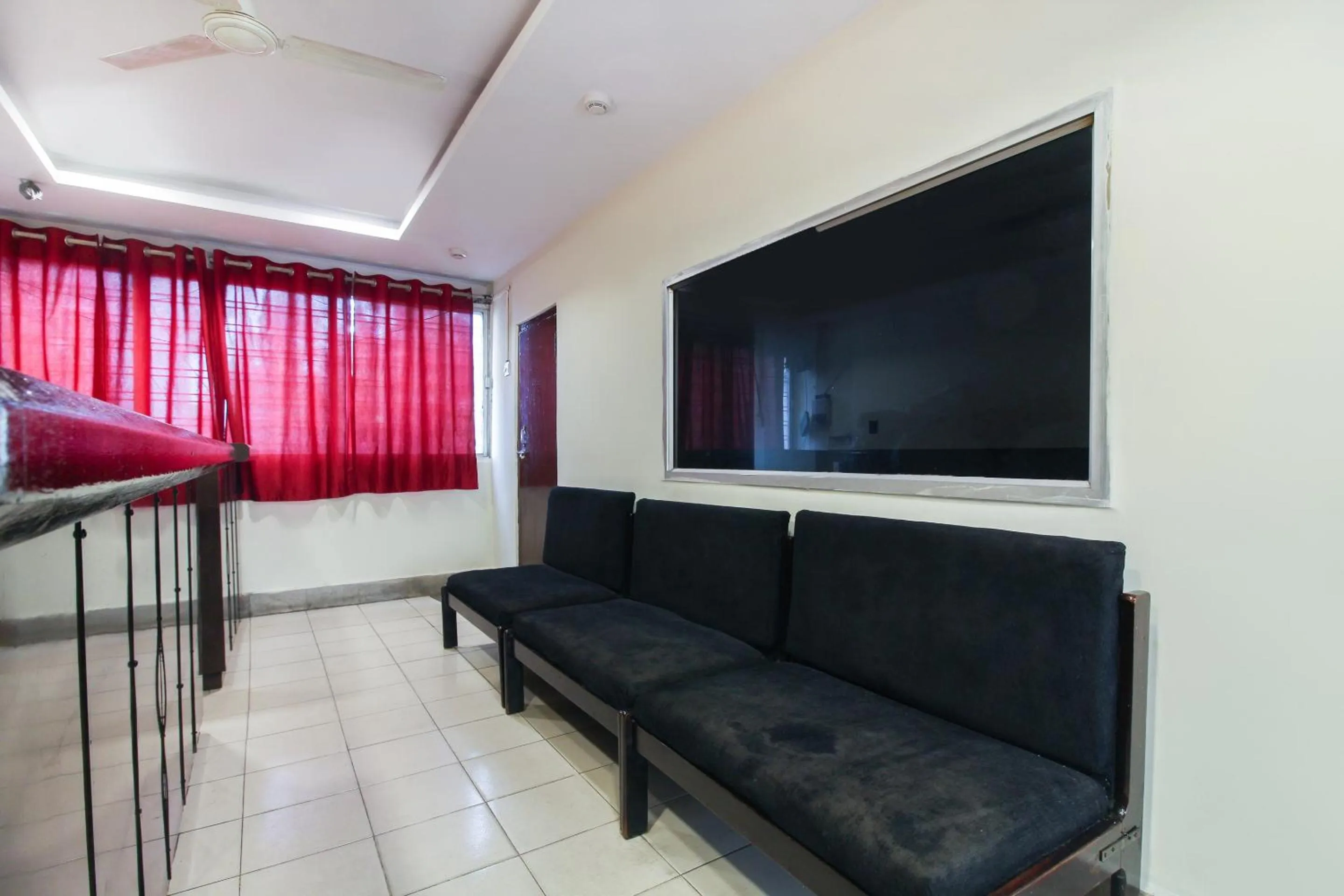 Lobby or reception in Hotel O Regal Near Paradise Circle