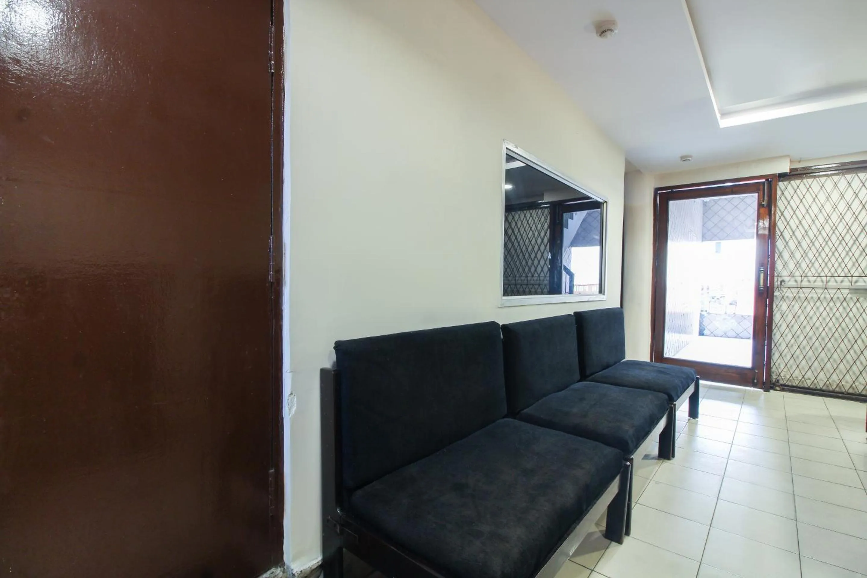 Lobby or reception in Hotel O Regal Near Paradise Circle