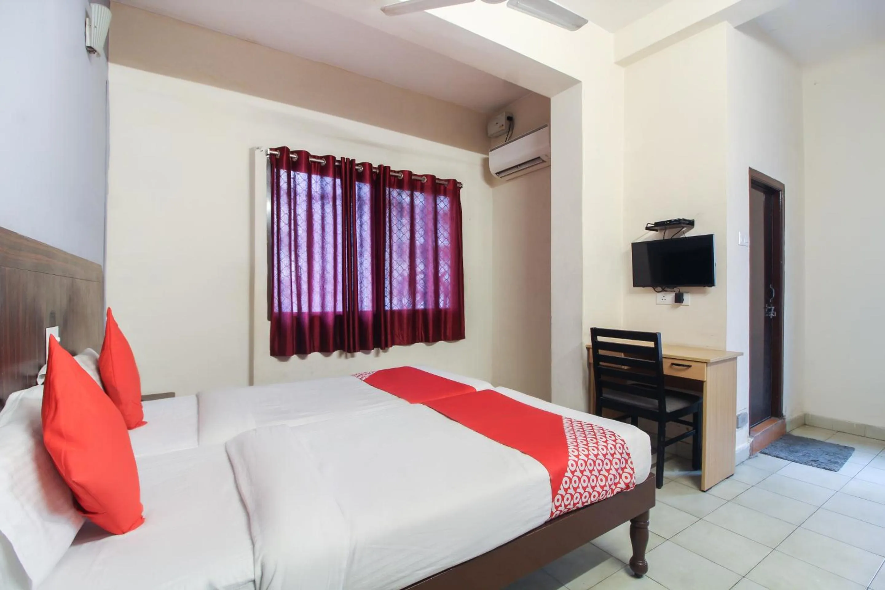 Bedroom, Bed in Hotel O Regal Near Paradise Circle