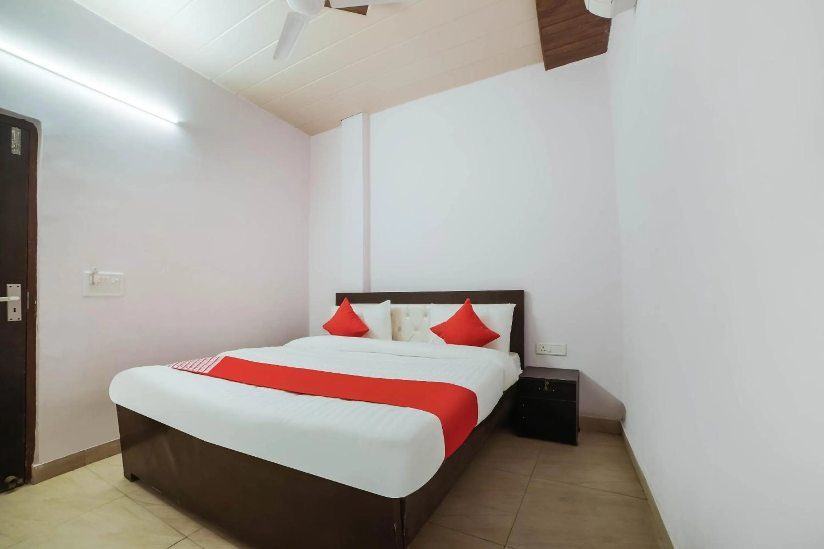 Bathroom, Bed in OYO Kl Khari Inn