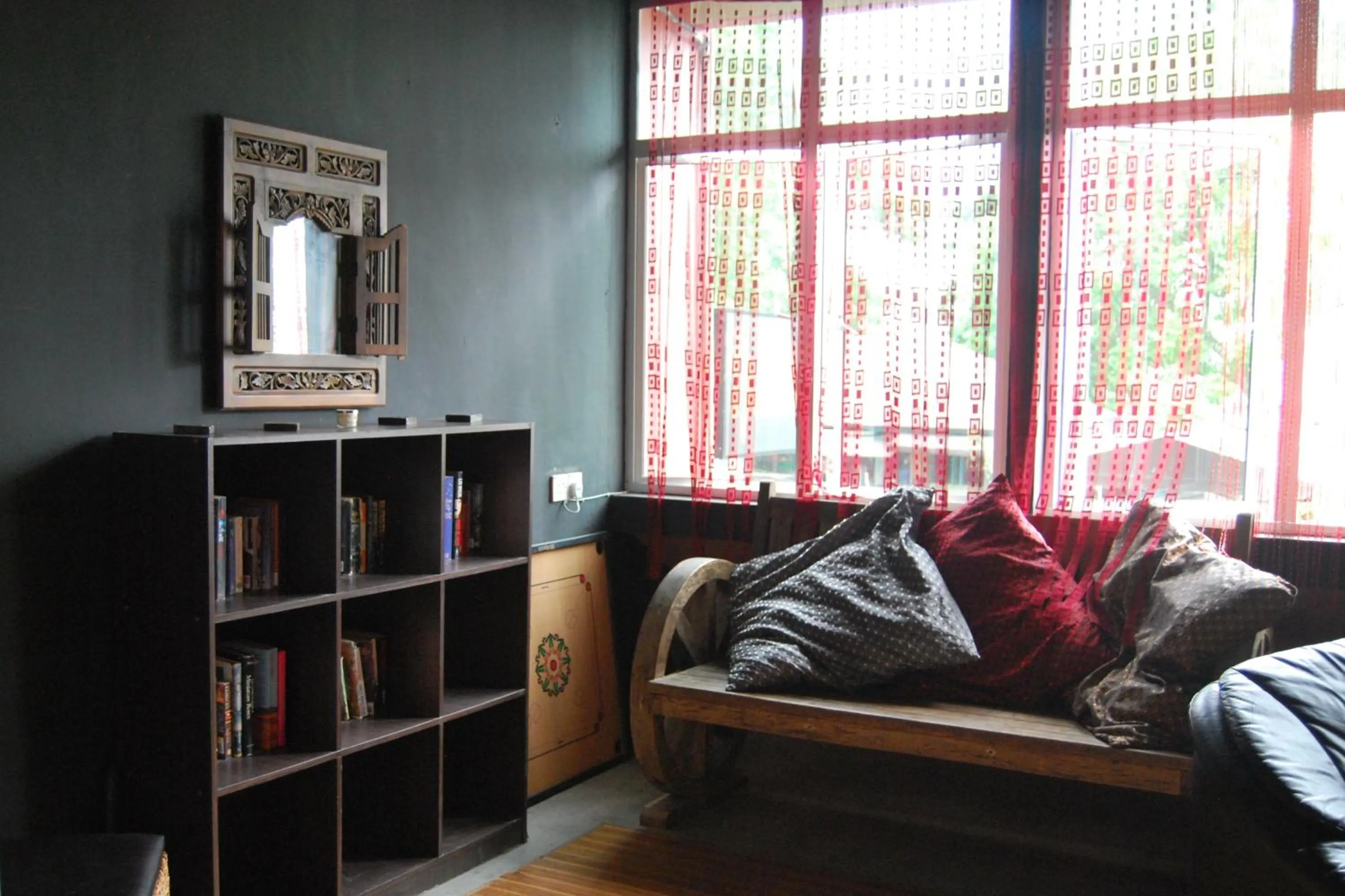 Communal lounge/ TV room in Borneo Sweet Guesthouse