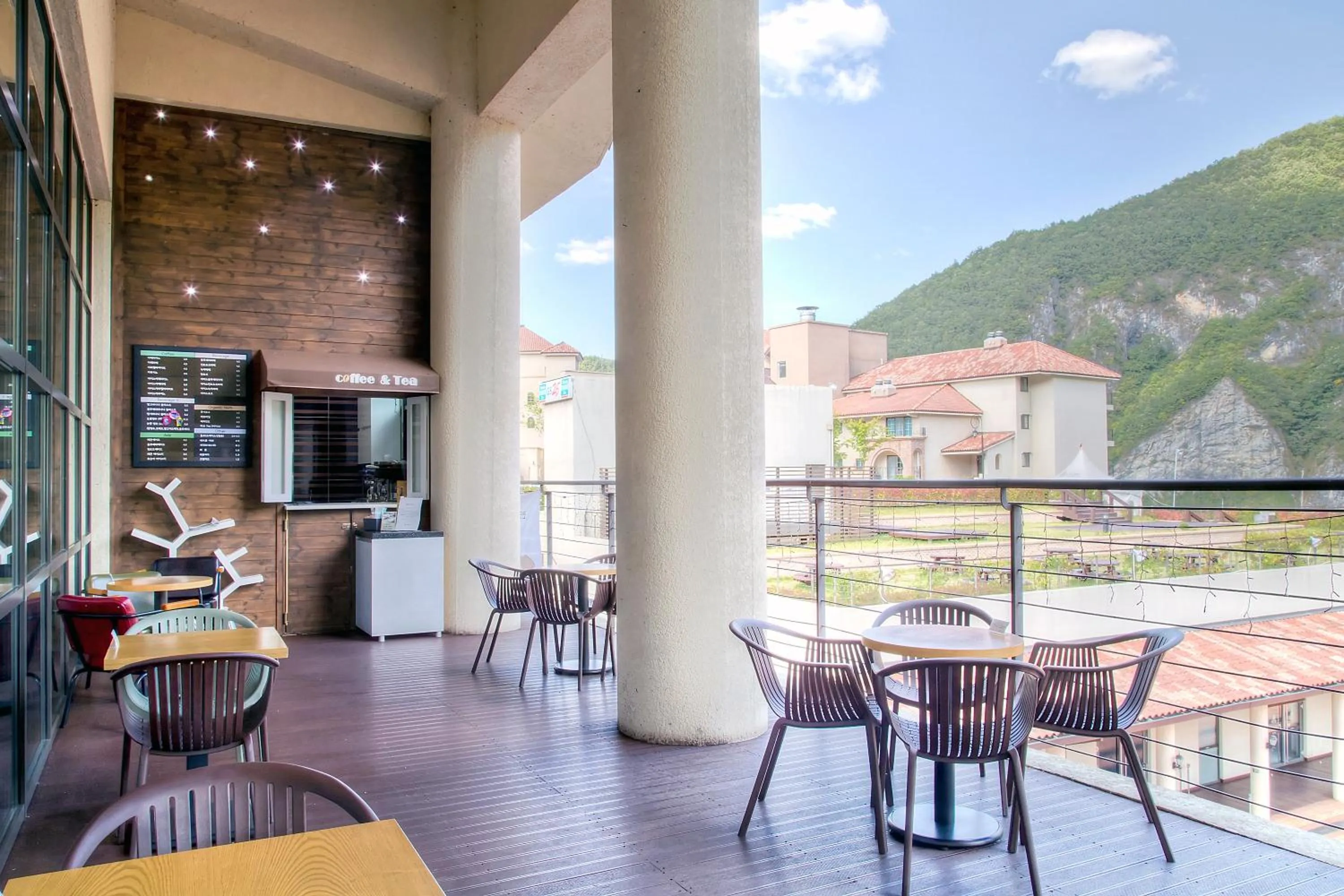 Restaurant/places to eat in Tops10 Resort Donggang Cistar