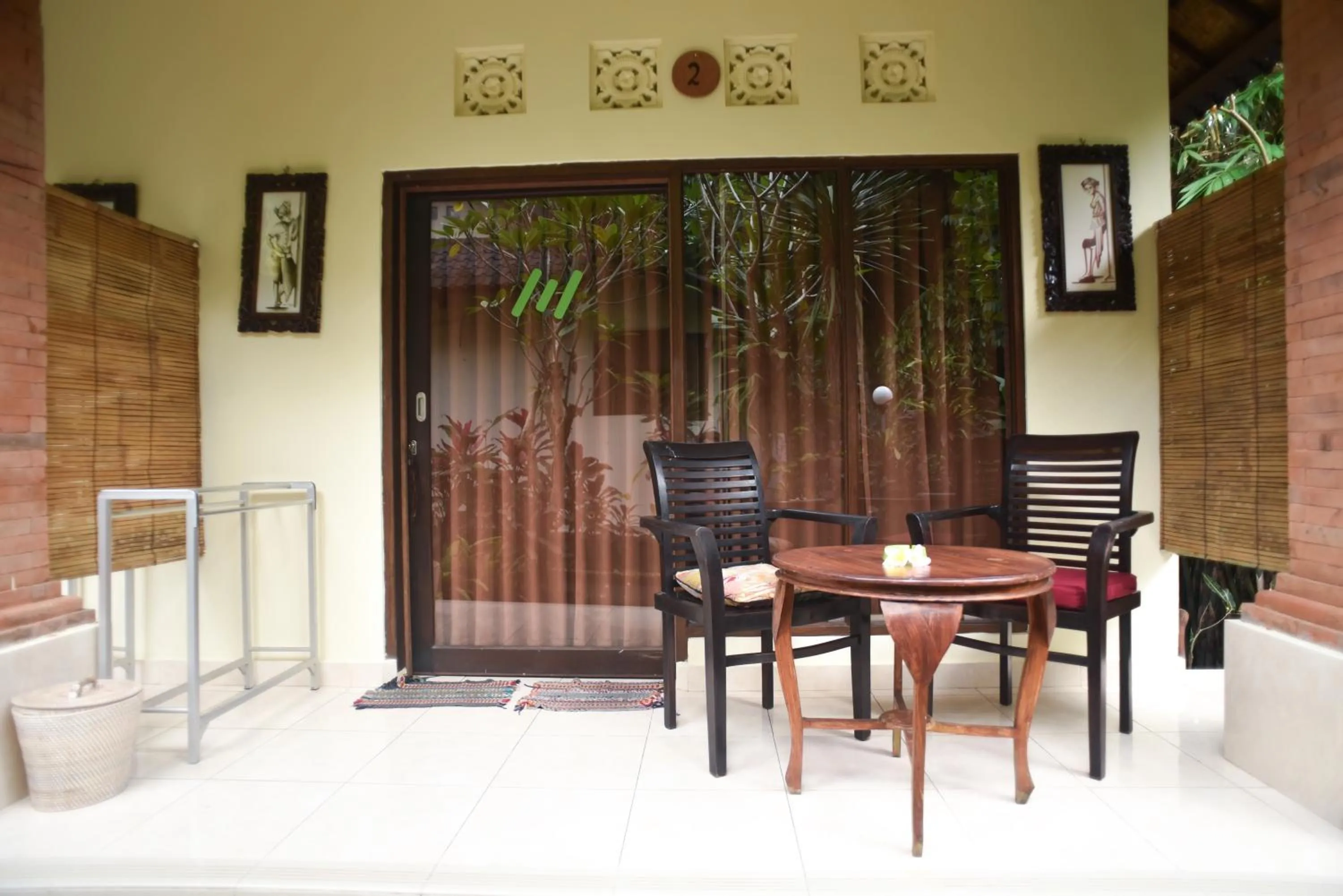 Patio in Omah D'Taman by EPS