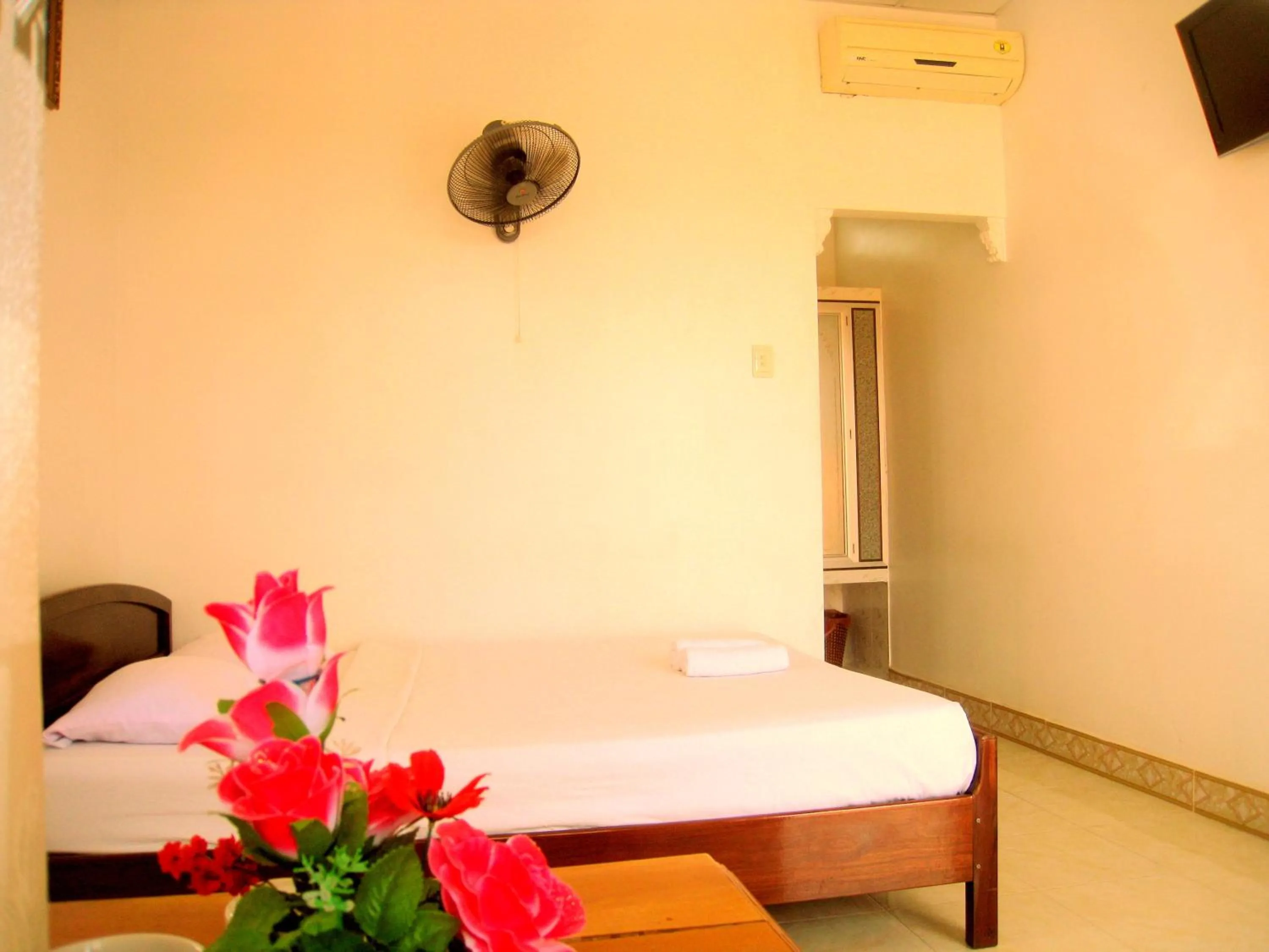 Bedroom, Bed in Hoang Kim Golden Resort