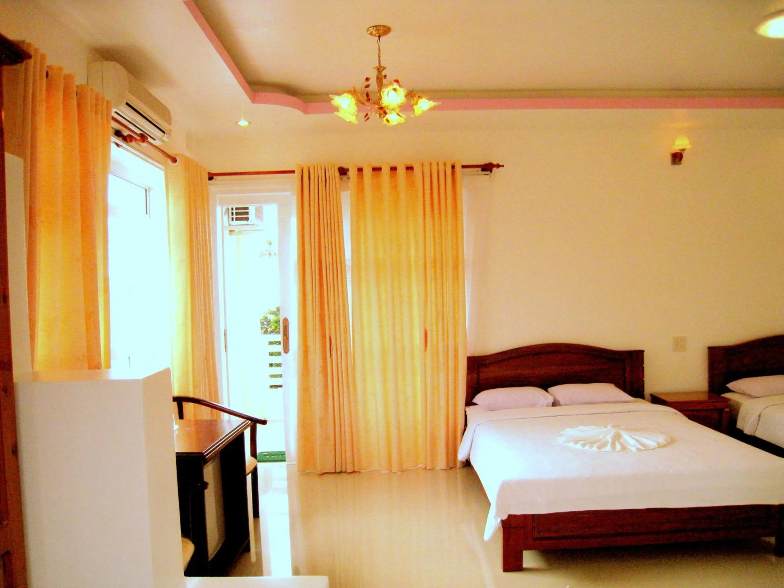 Bedroom, Bed in Hoang Kim Golden Resort