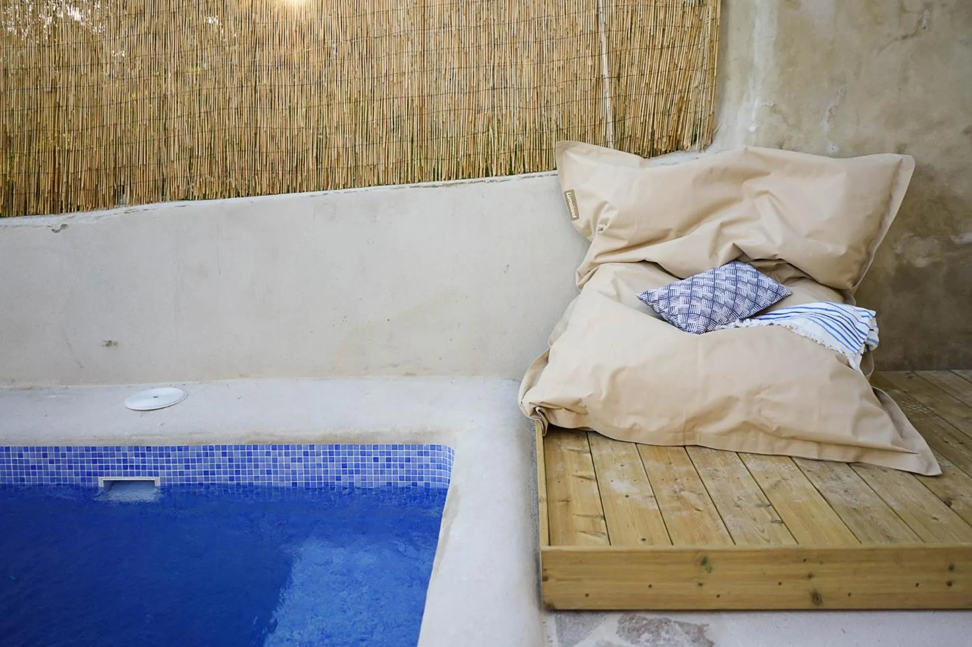 Swimming pool in Ronda Center Apartments with Pool
