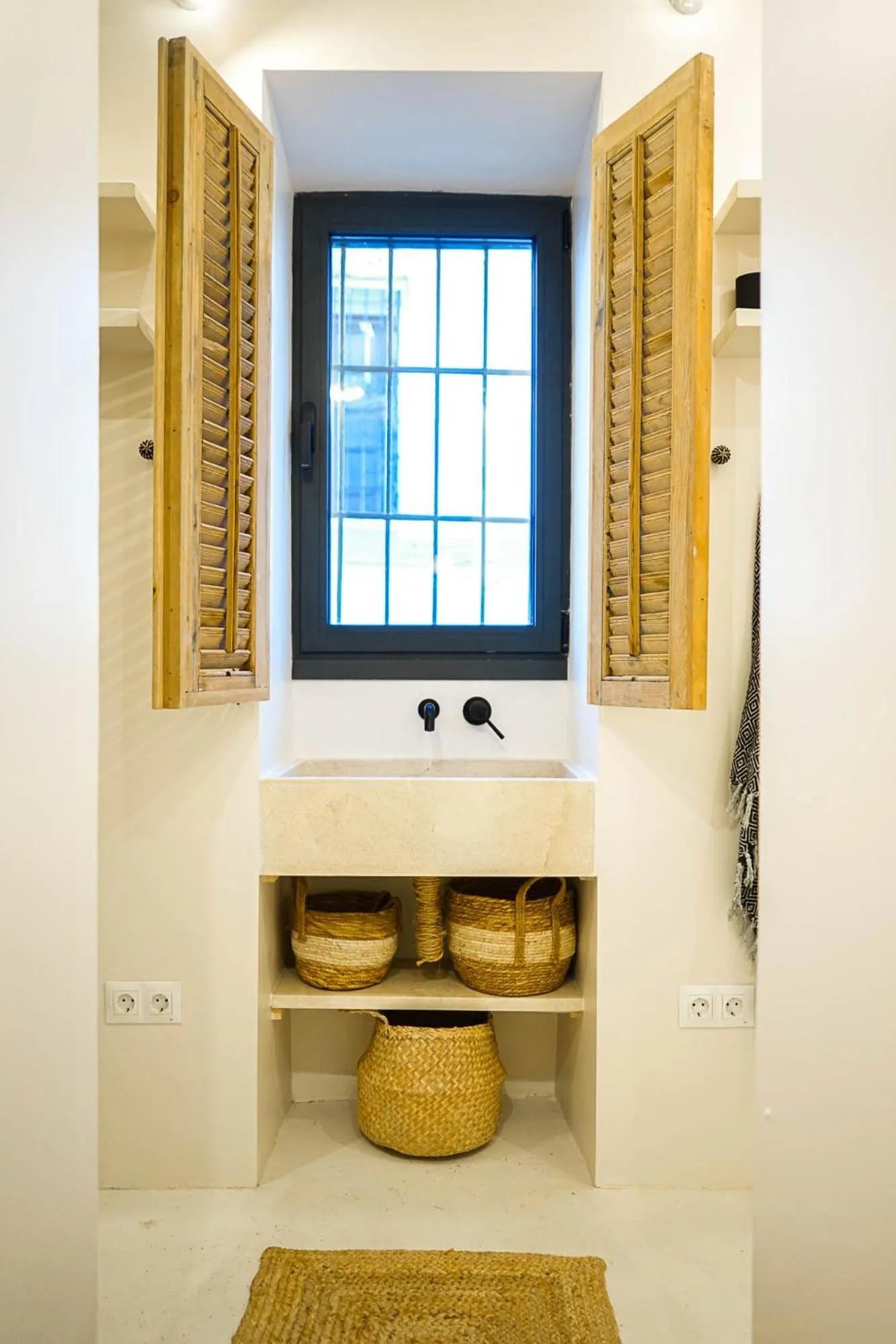 Bathroom in Ronda Center Apartments with Pool