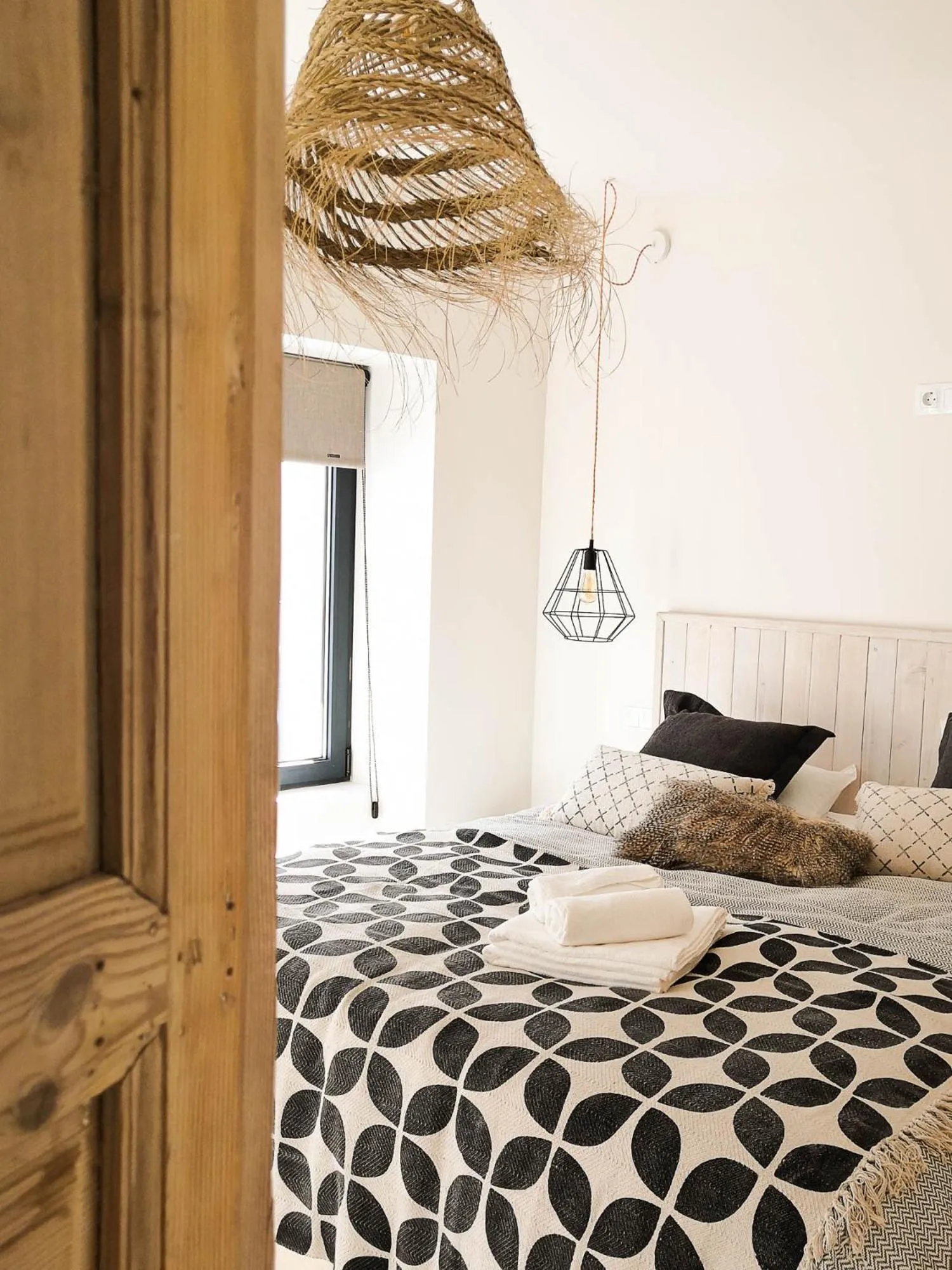 Bed in Ronda Center Apartments with Pool