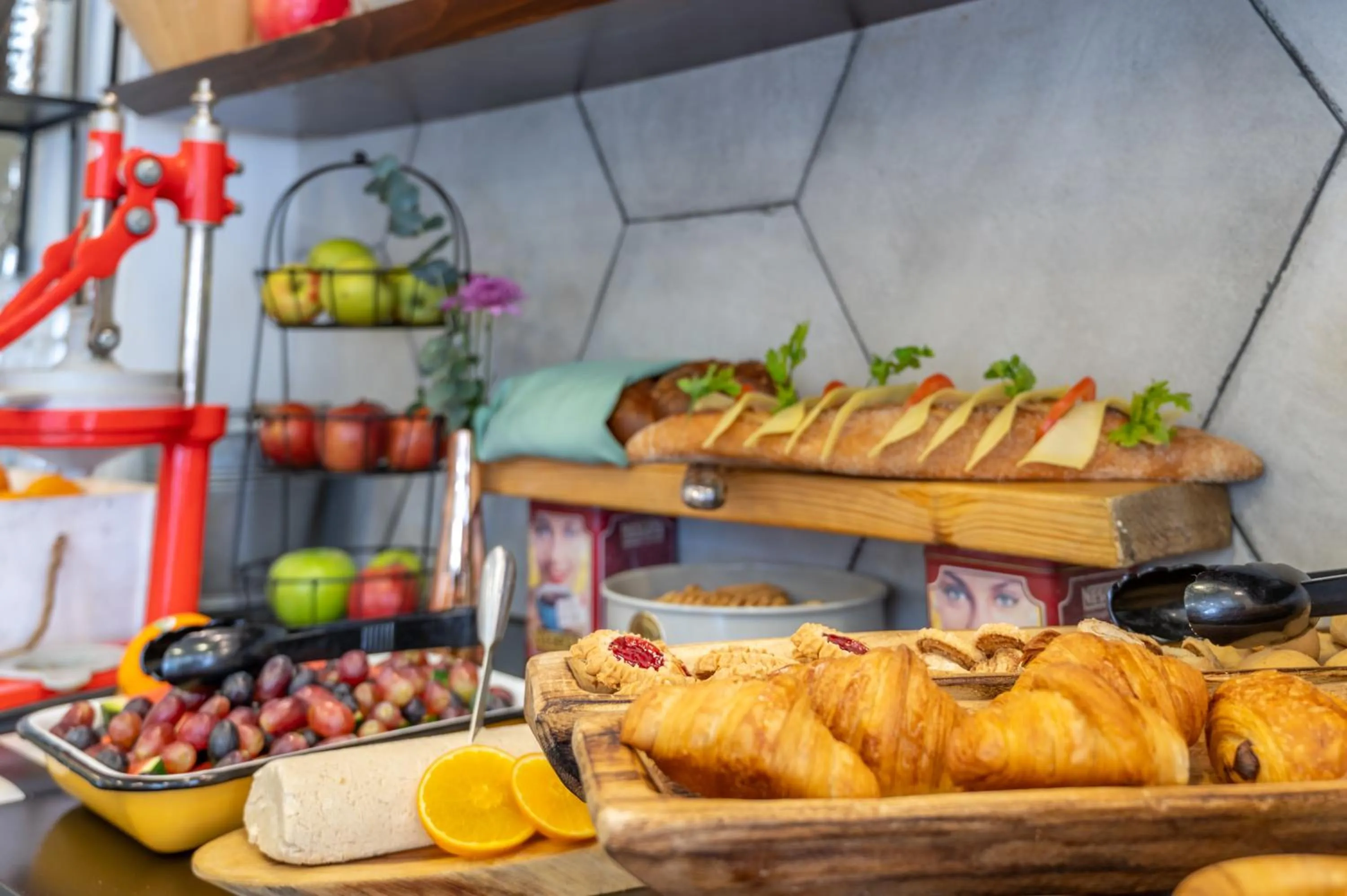 Food and drinks in Paamonim Central Studios