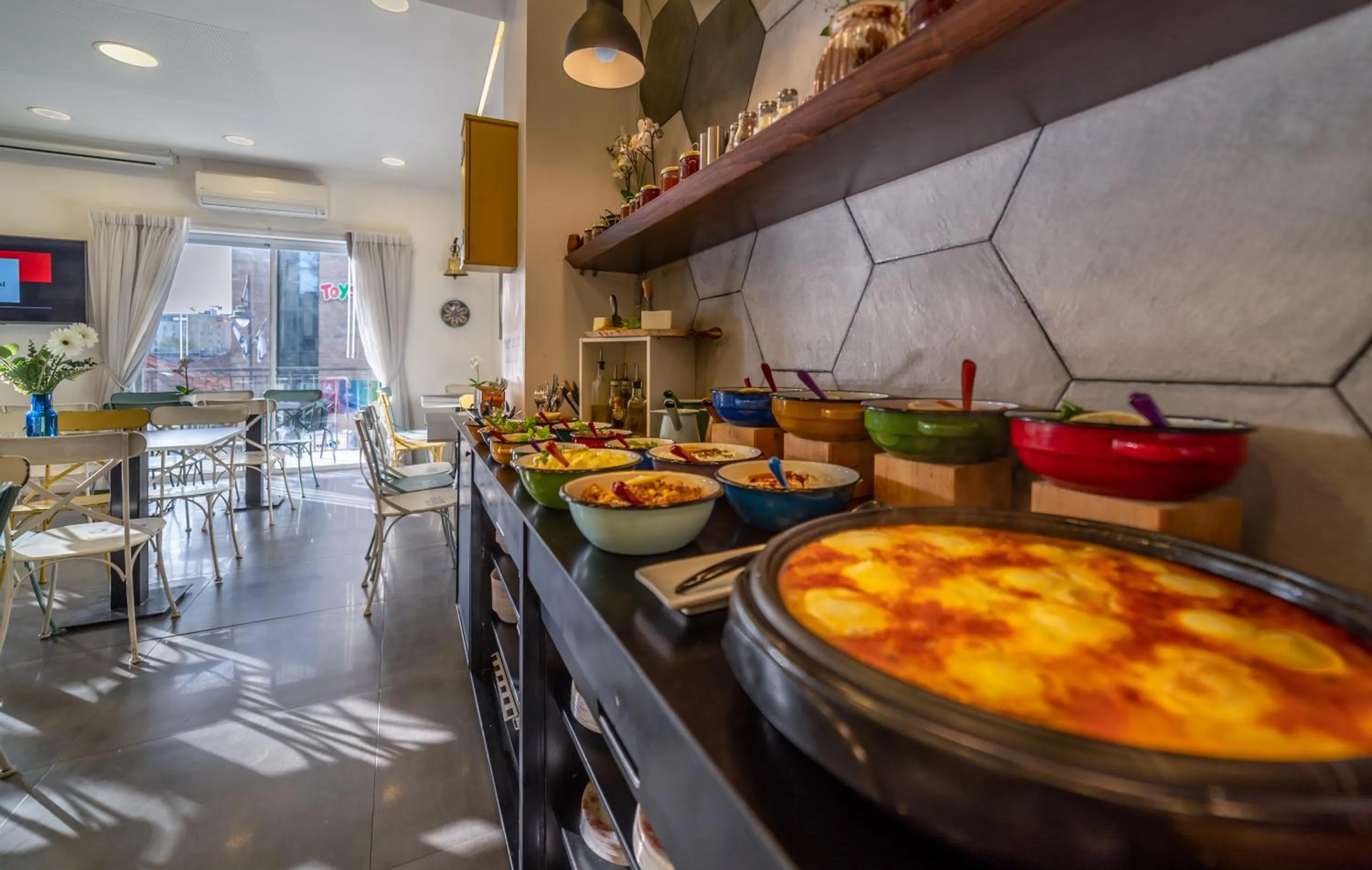 Food and drinks in Paamonim Central Studios