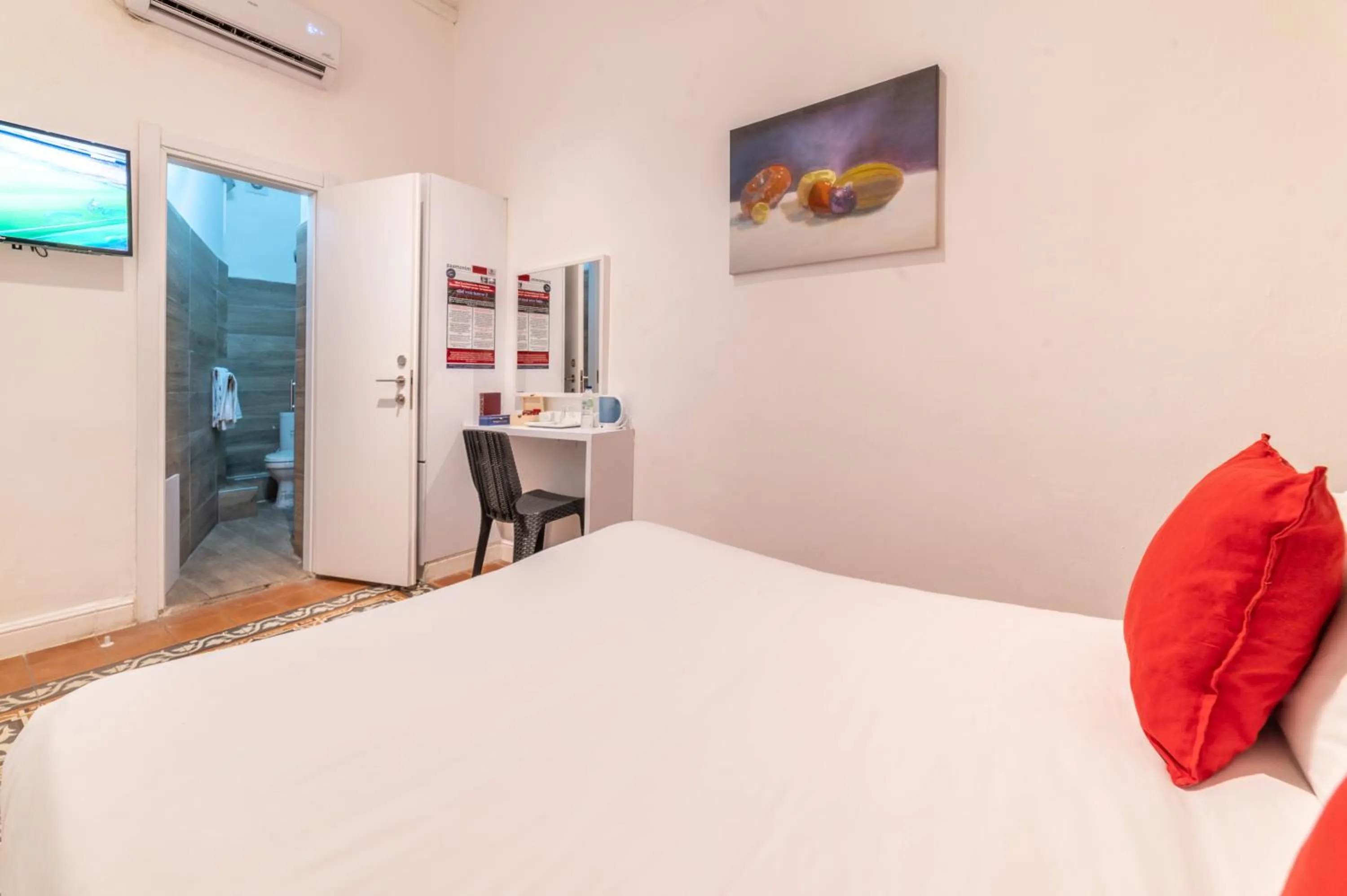 Bed in Paamonim Central Studios