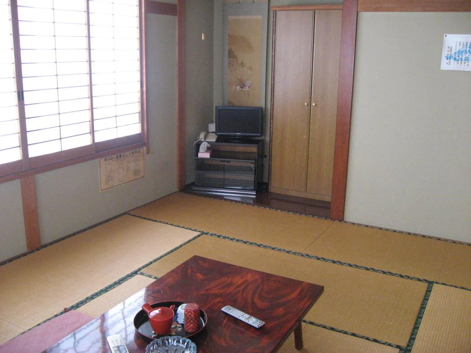 Photo of the whole room in Ichifujiso