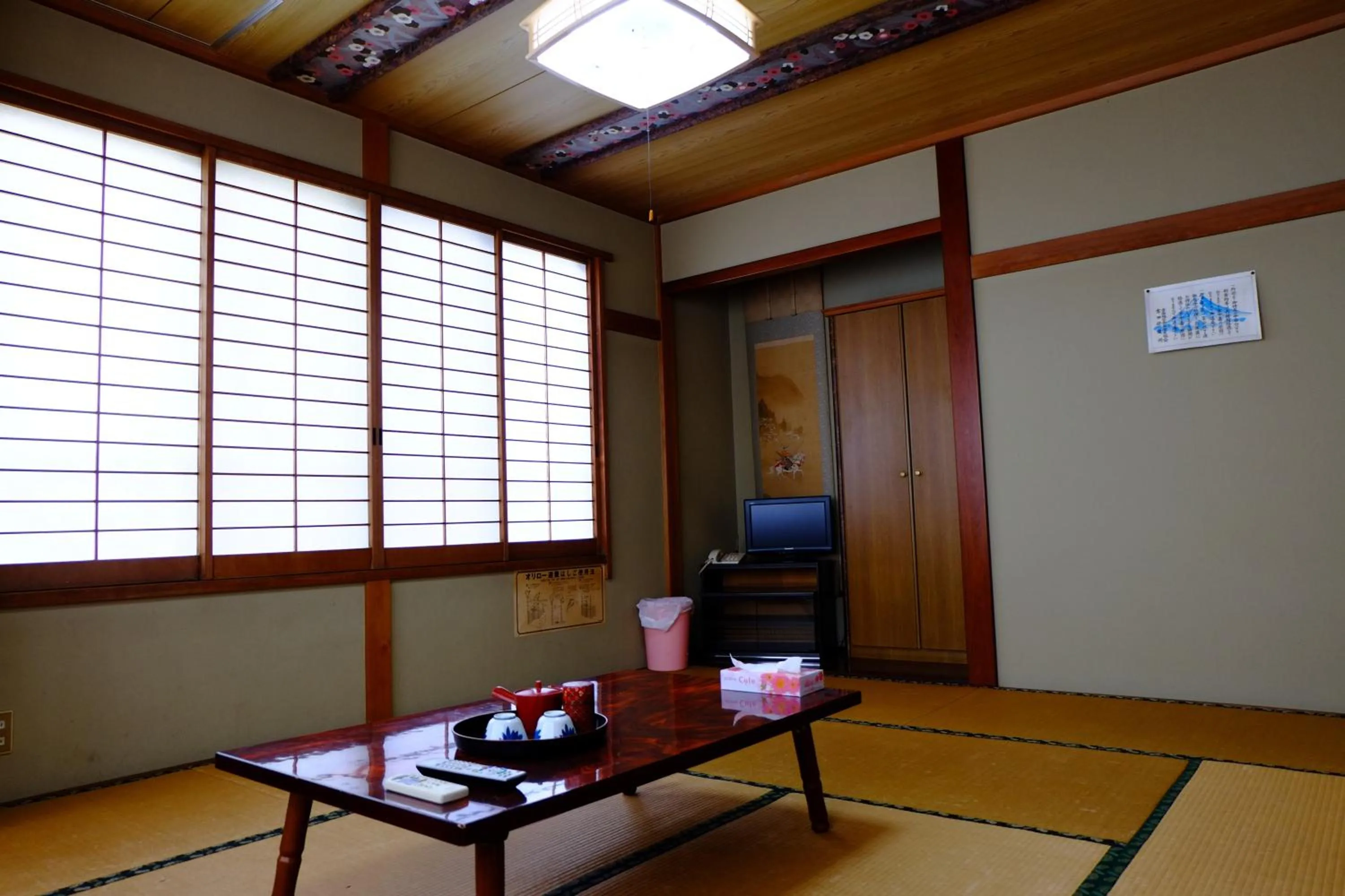 Photo of the whole room in Ichifujiso