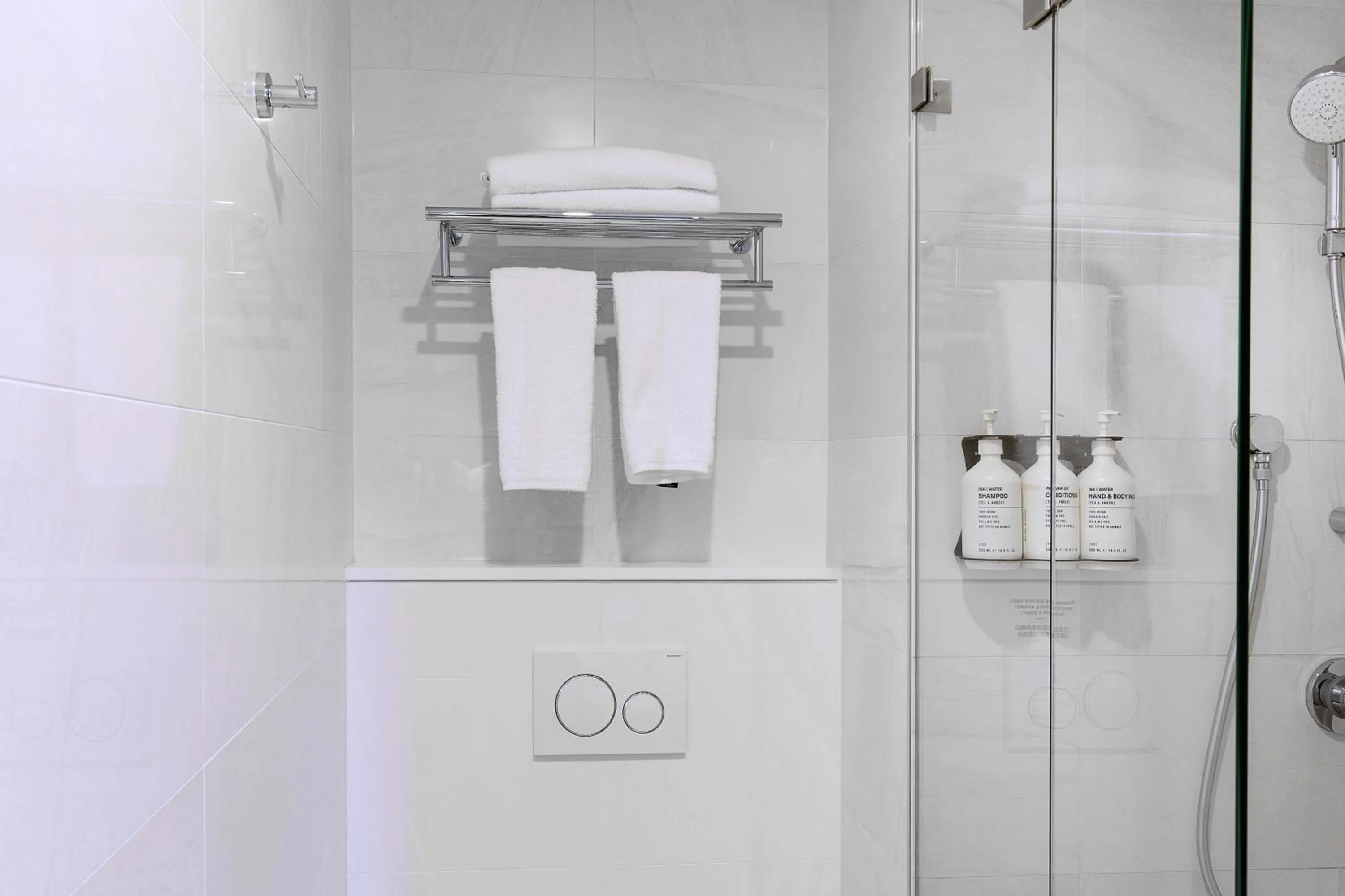 Shower in Kith Hotel Darling Harbour