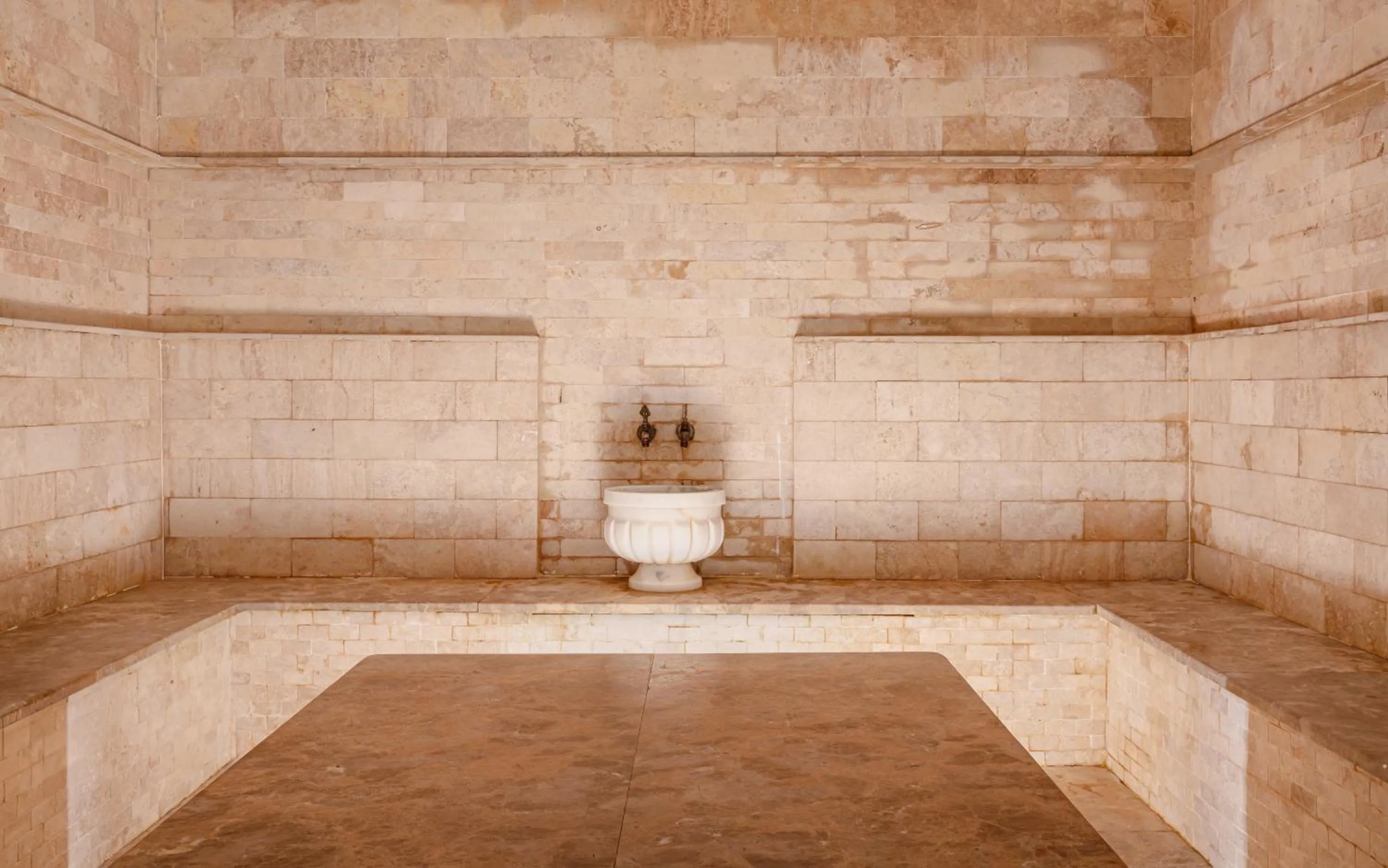 Spa and wellness centre/facilities in Chinar Health Hotel Naftalan