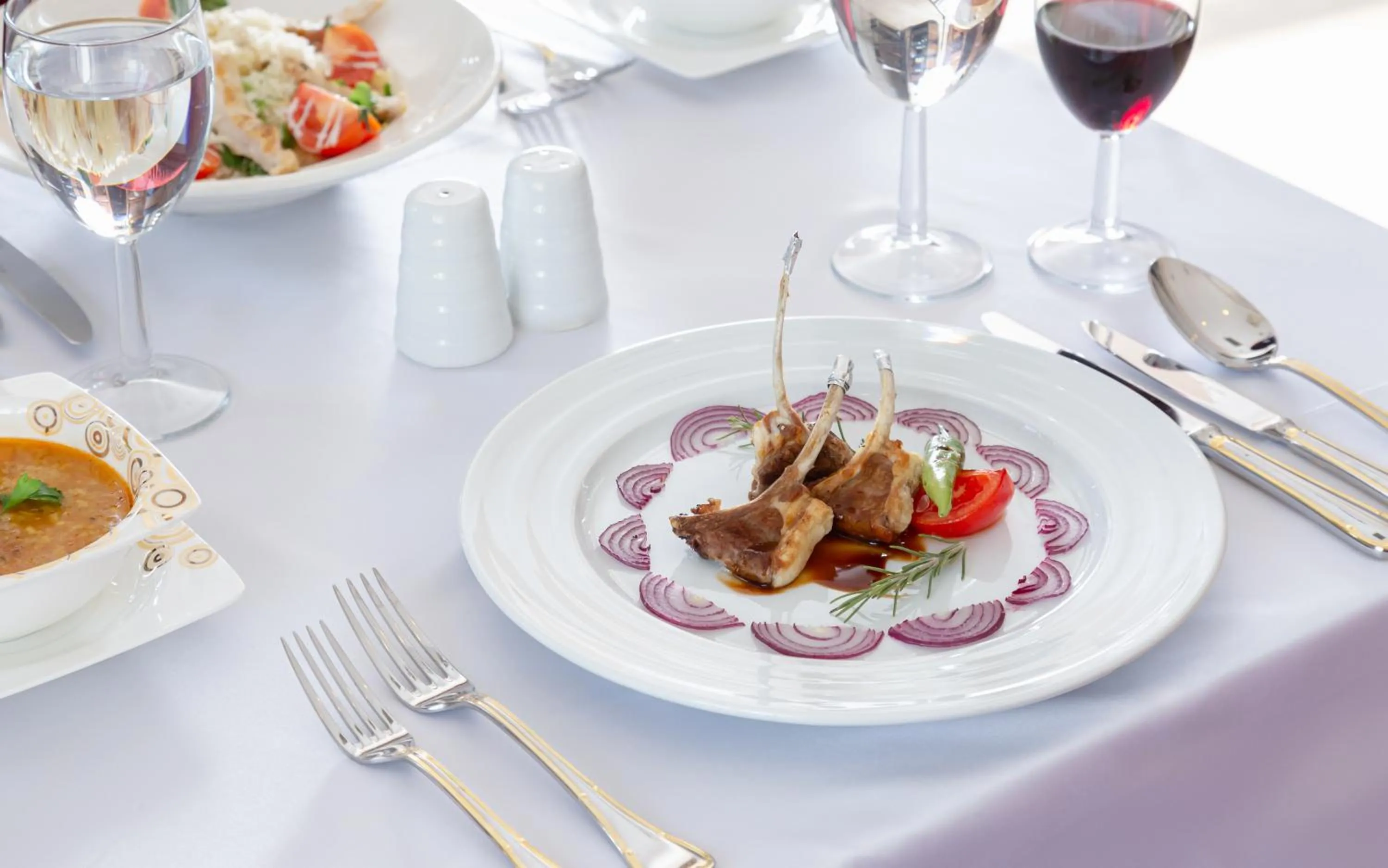 Restaurant/places to eat in Chinar Health Hotel Naftalan