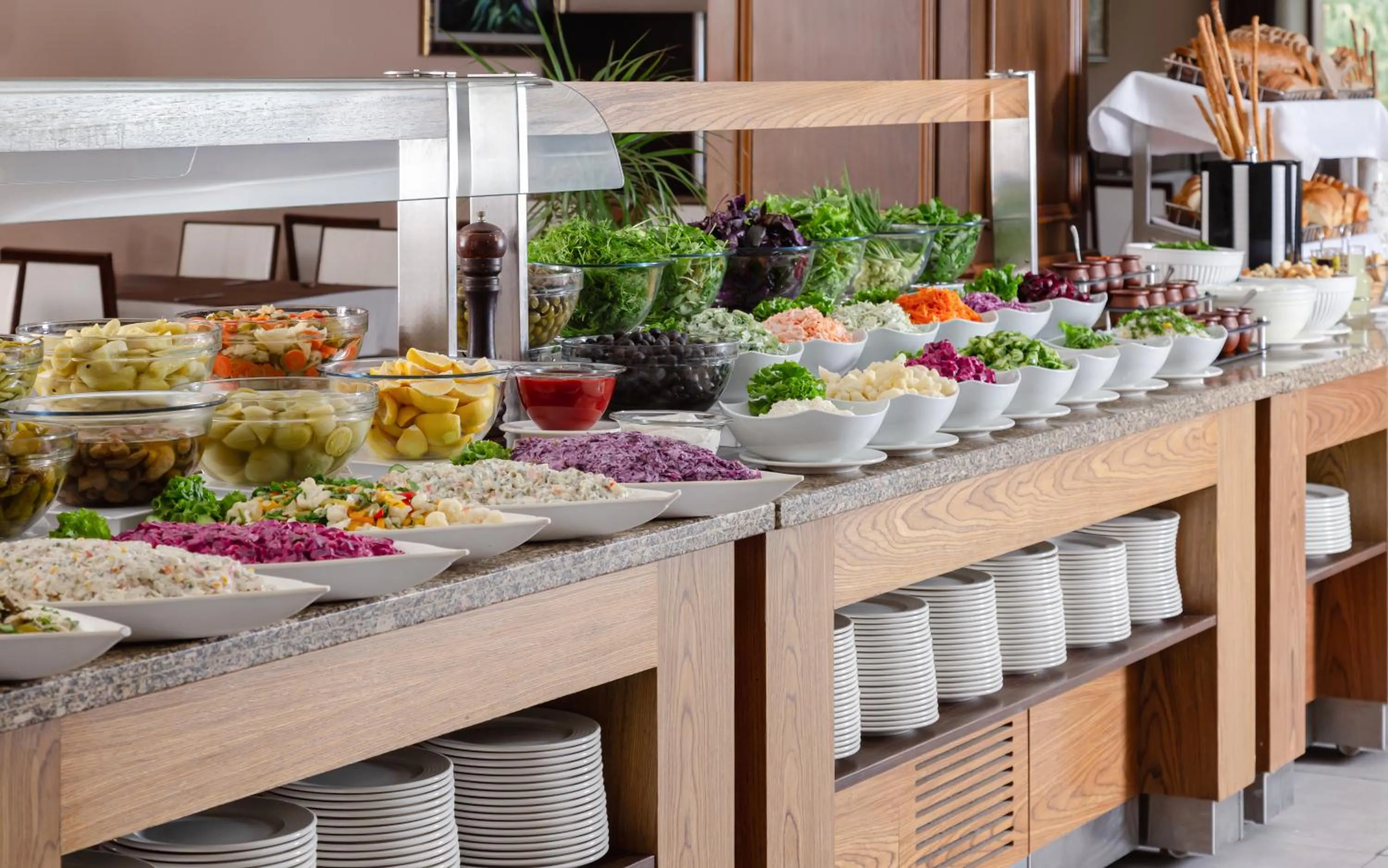 Restaurant/places to eat in Chinar Health Hotel Naftalan