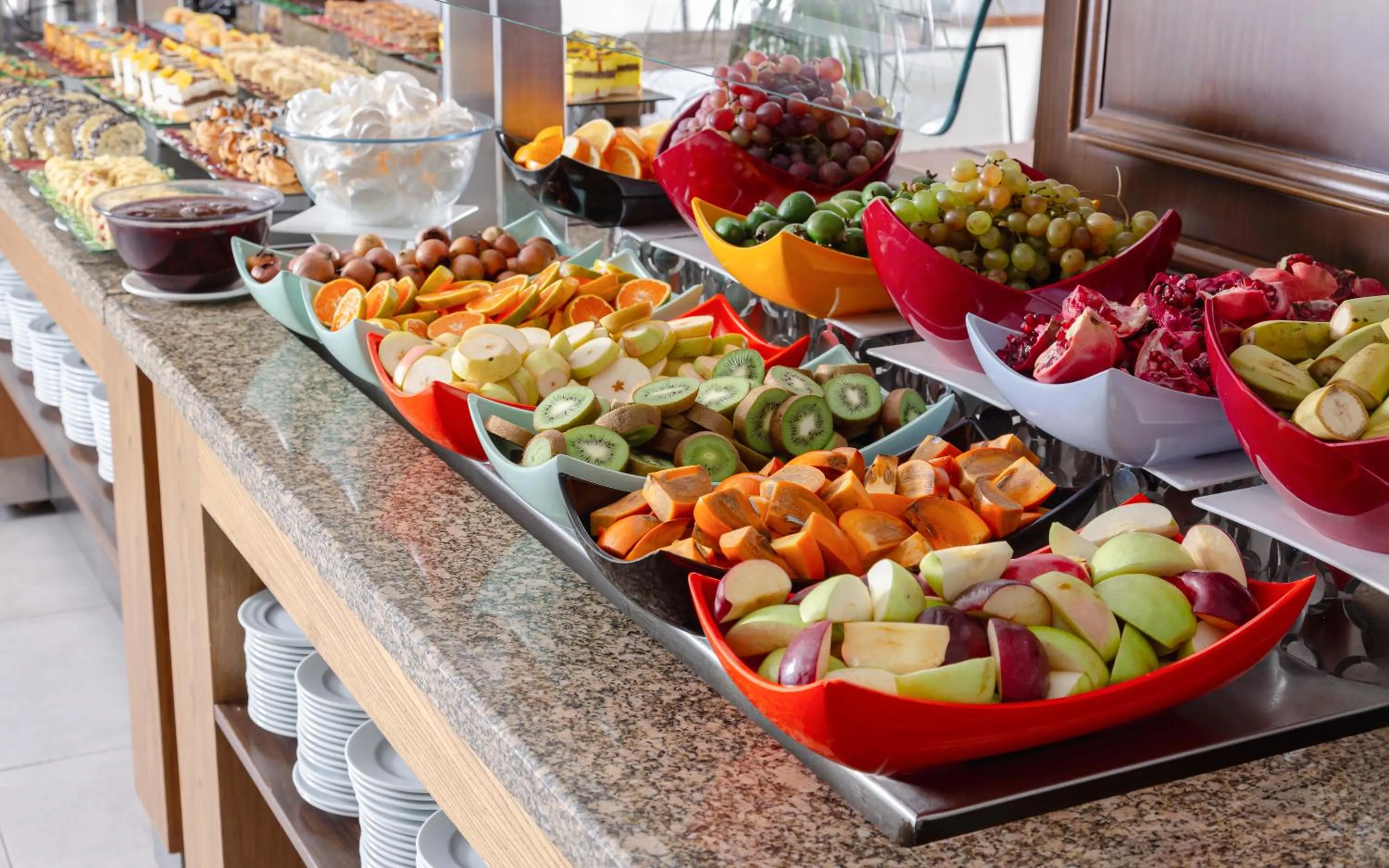 Restaurant/places to eat in Chinar Health Hotel Naftalan