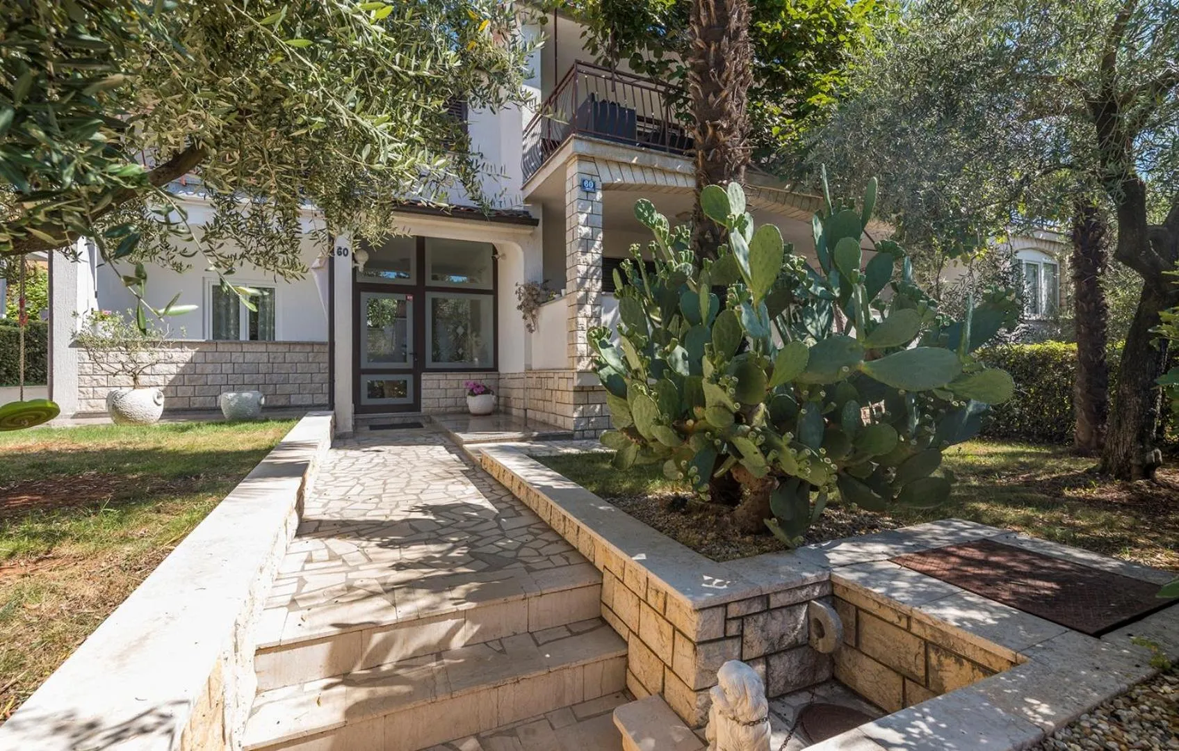 Facade/entrance in Apartments Silvano
