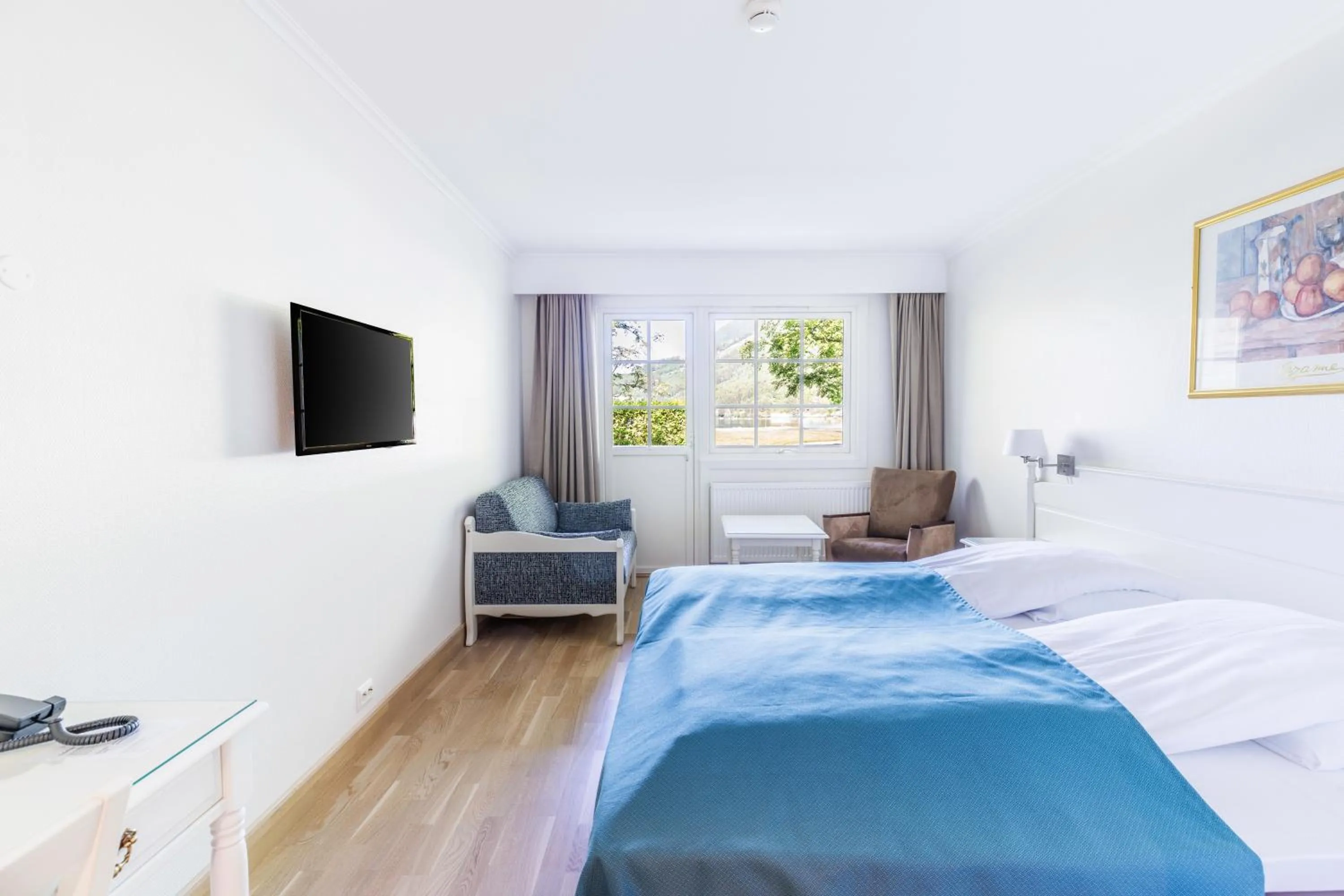 Twin room with balcony and fjord view in Hotel Loenfjord Loen