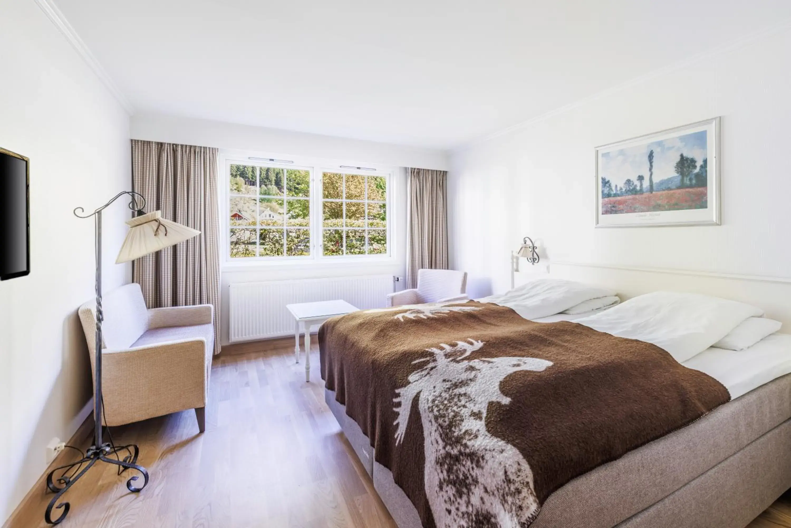 Twin Room with Mountain View in Hotel Loenfjord Loen Twin Room with Mountain View in Hotel Loenfjord Loen