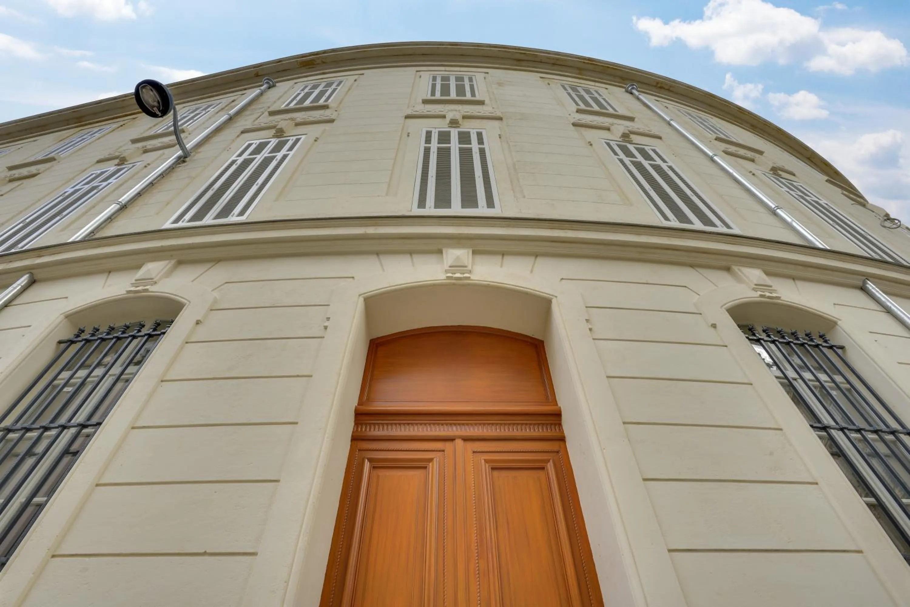 Facade/entrance in The People - Marseille
