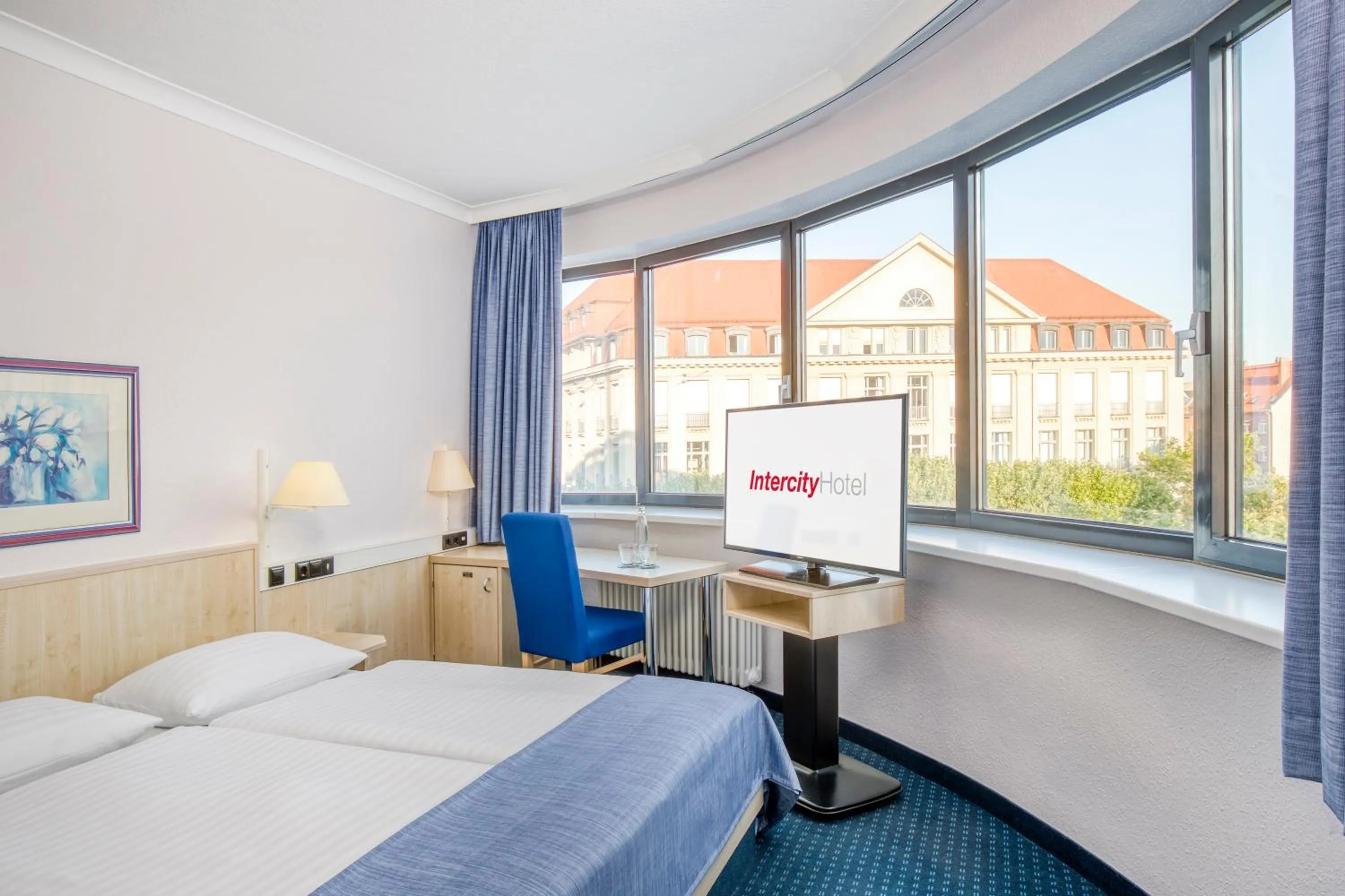 Photo of the whole room, Bed in IntercityHotel Erfurt