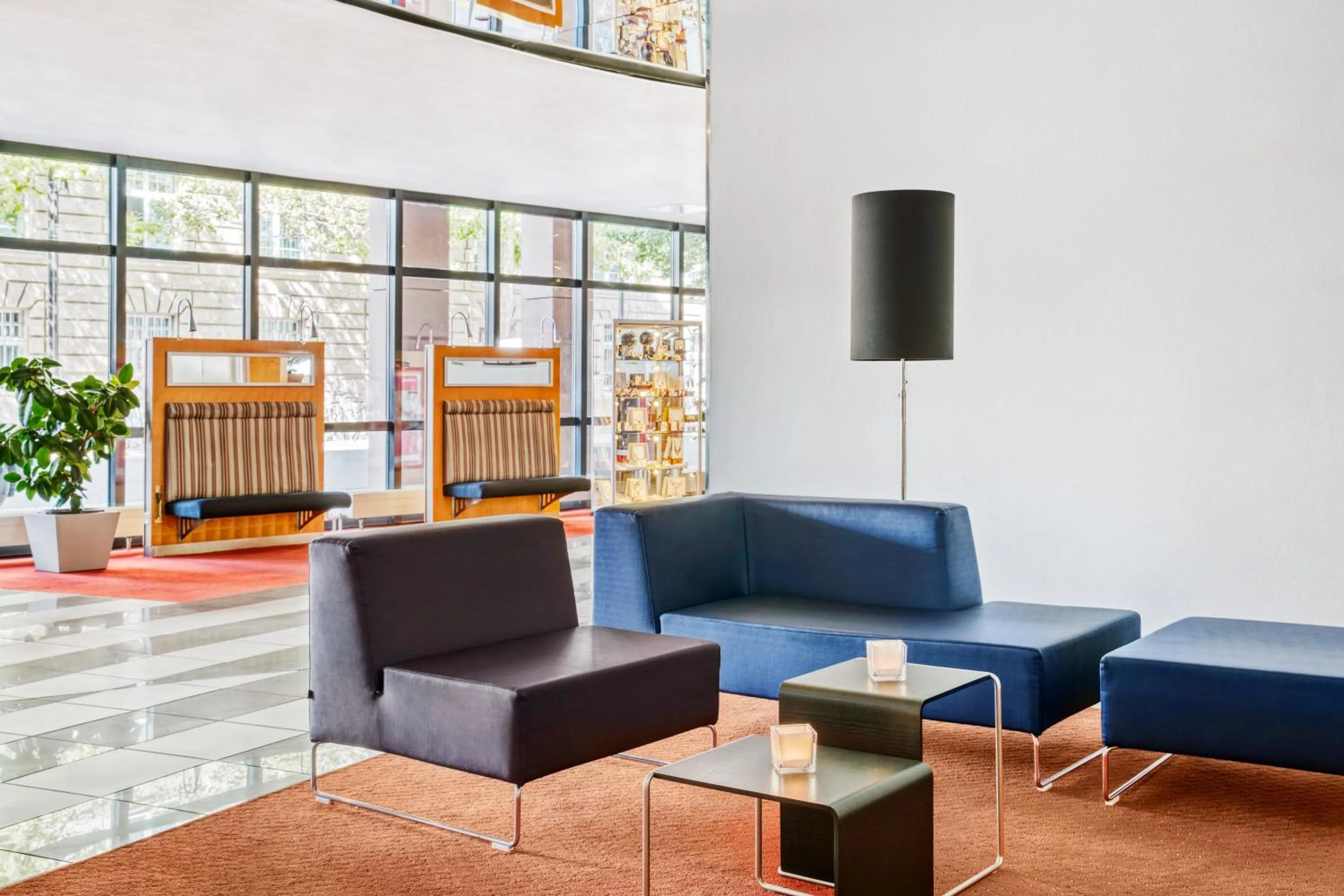 Lobby or reception in IntercityHotel Erfurt