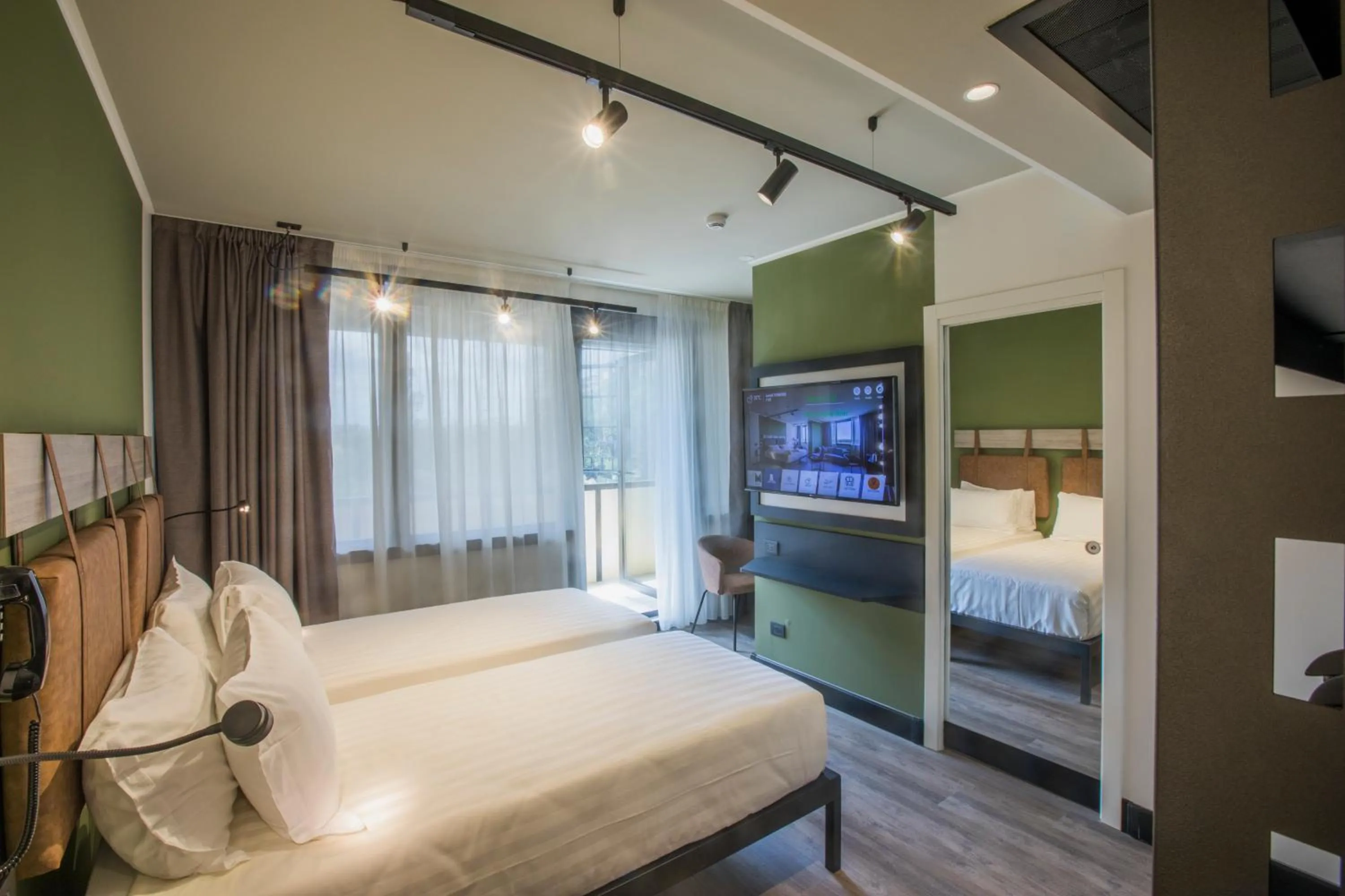 Bed in Mercure Roma Cinecitta