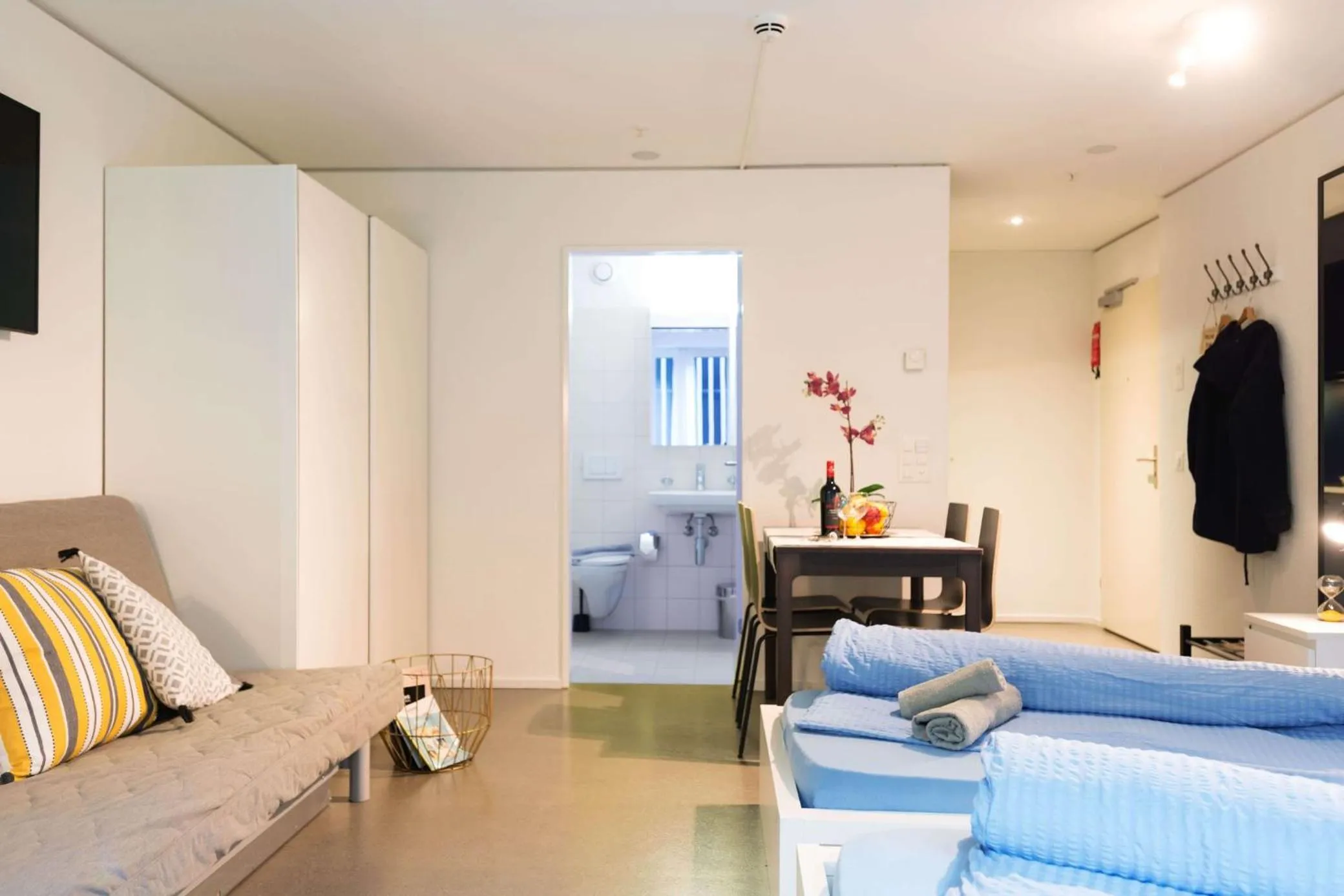 Seating area in HITrental Allmend Comfort Studios