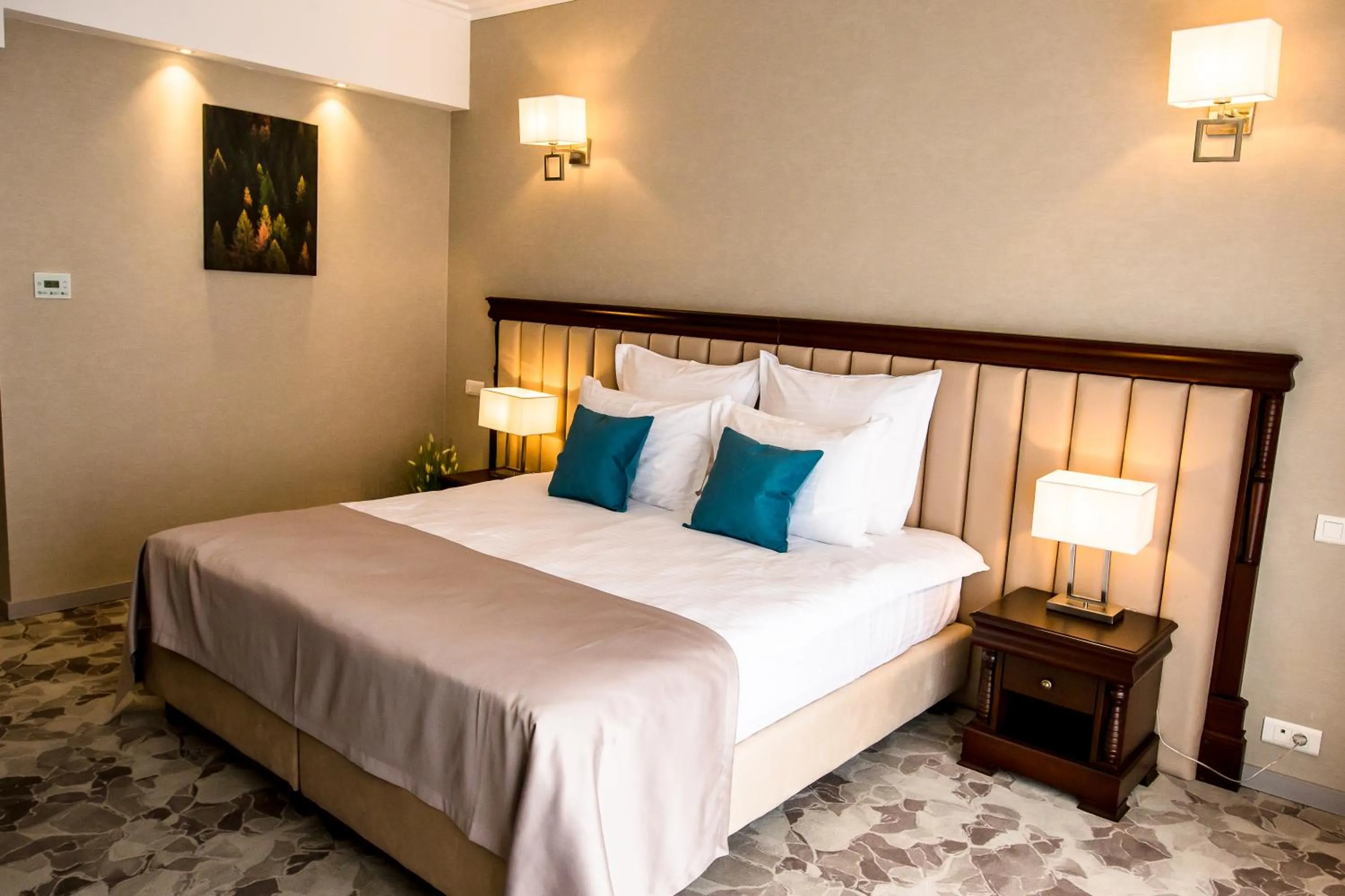 Bed in HOTEL CARPAT INN