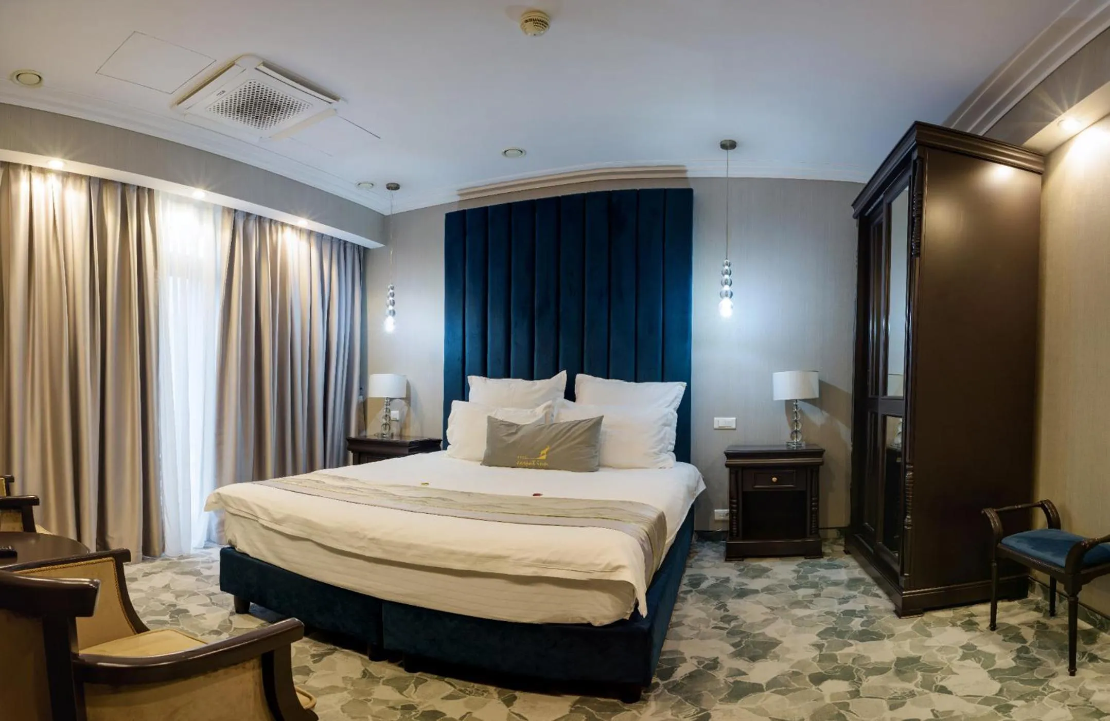 Bed in HOTEL CARPAT INN