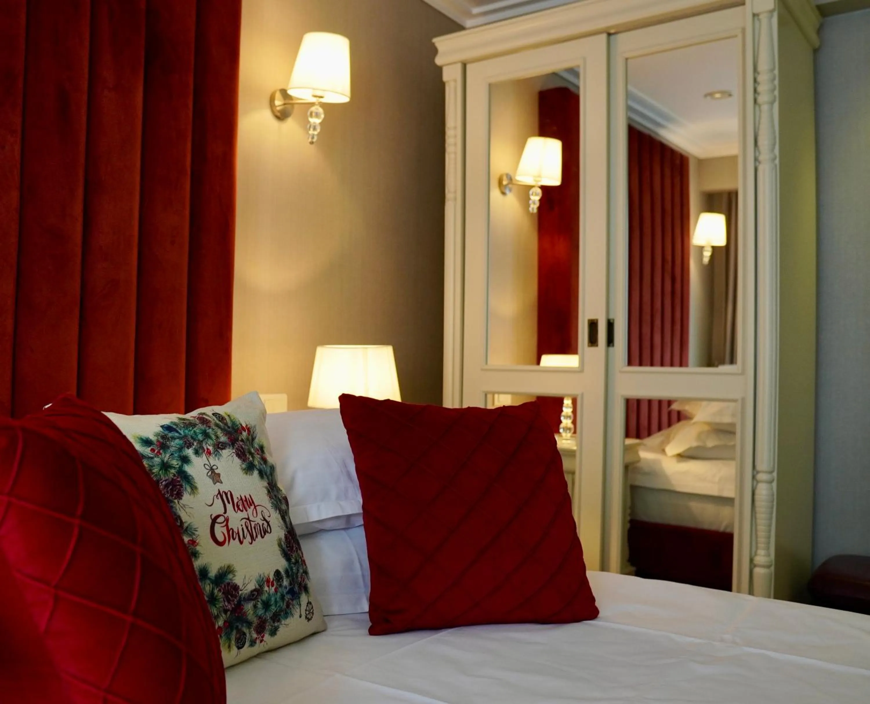 Bed in HOTEL CARPAT INN