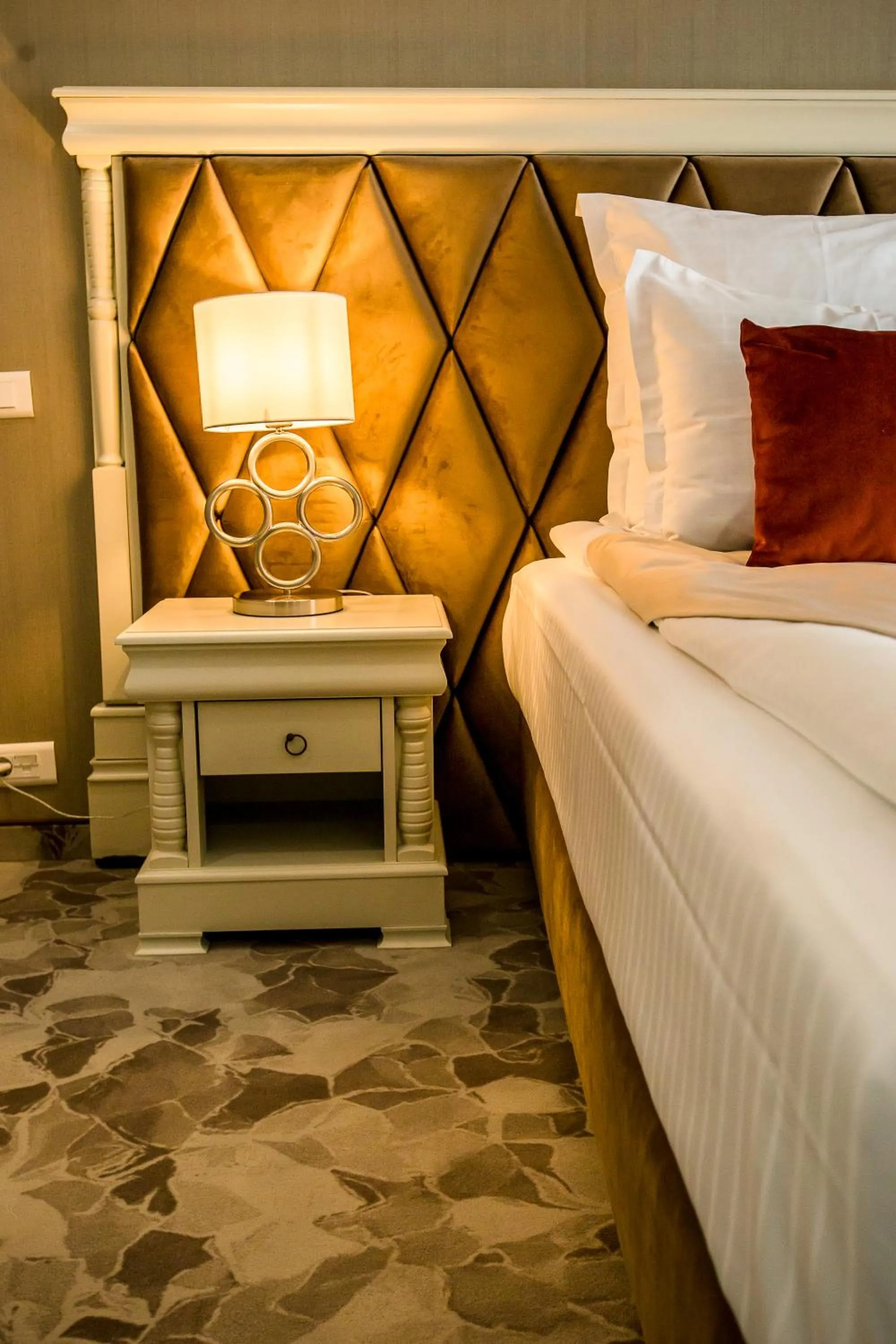 Bed in HOTEL CARPAT INN