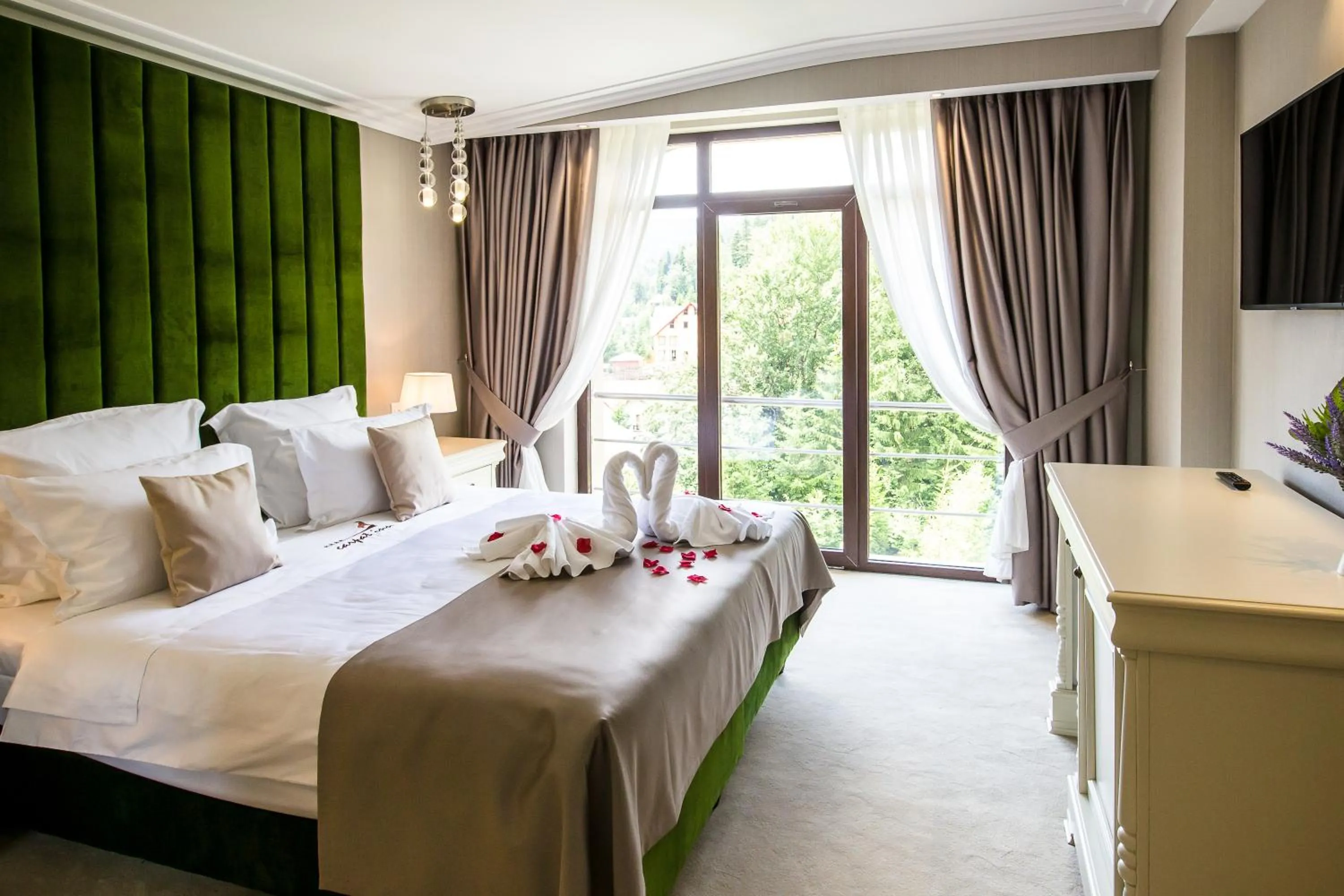 Bed in HOTEL CARPAT INN