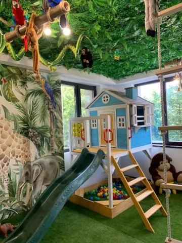 Game Room in HOTEL CARPAT INN