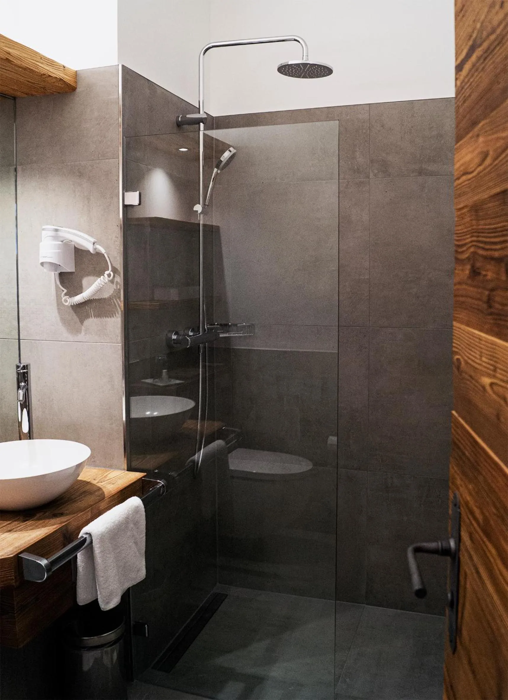 Bathroom in Hotel Almwirt