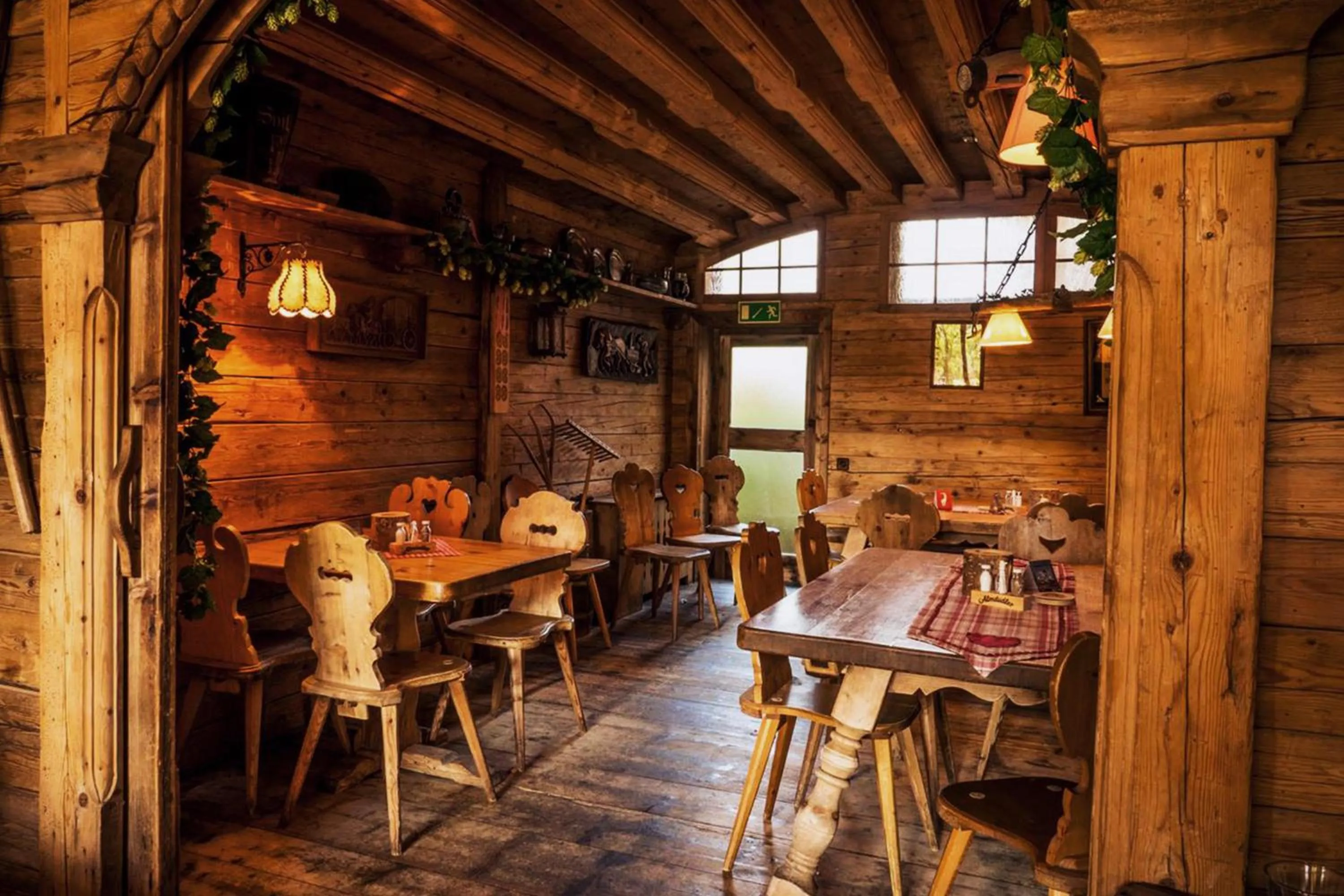 Restaurant/places to eat in Hotel Almwirt