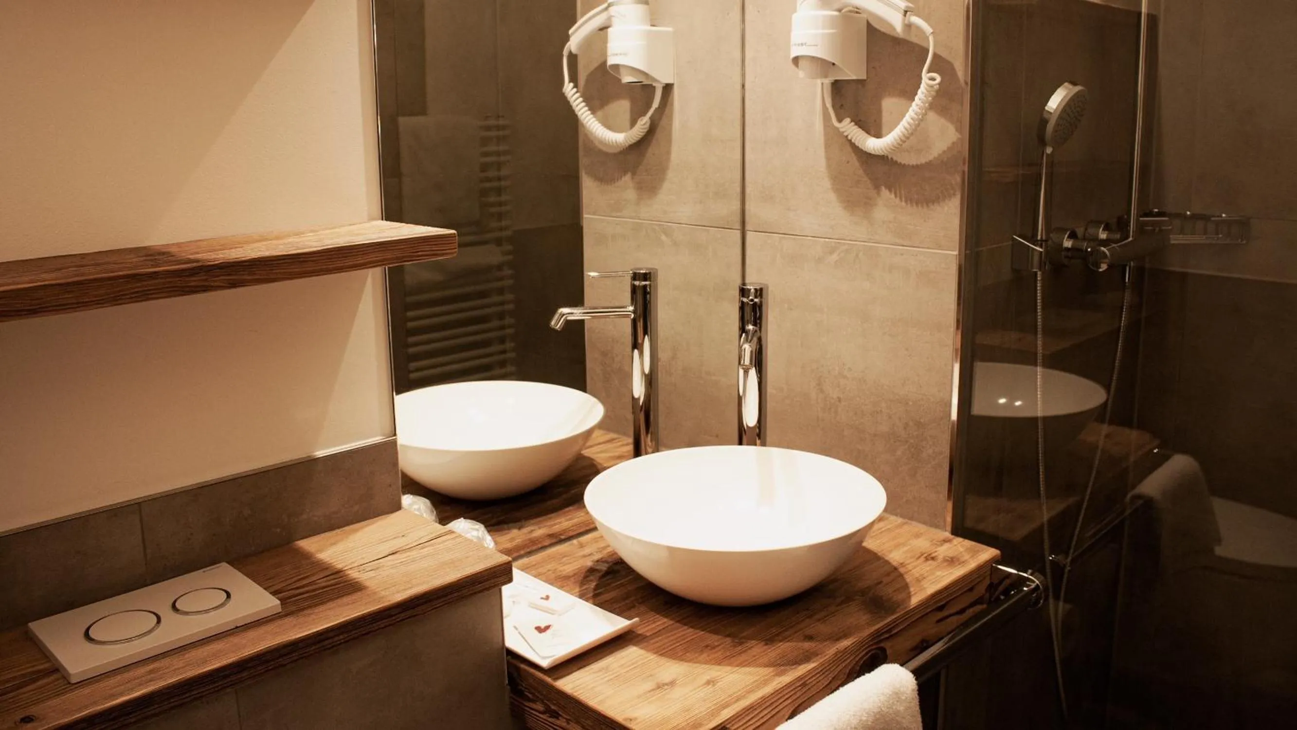 Bathroom in Hotel Almwirt