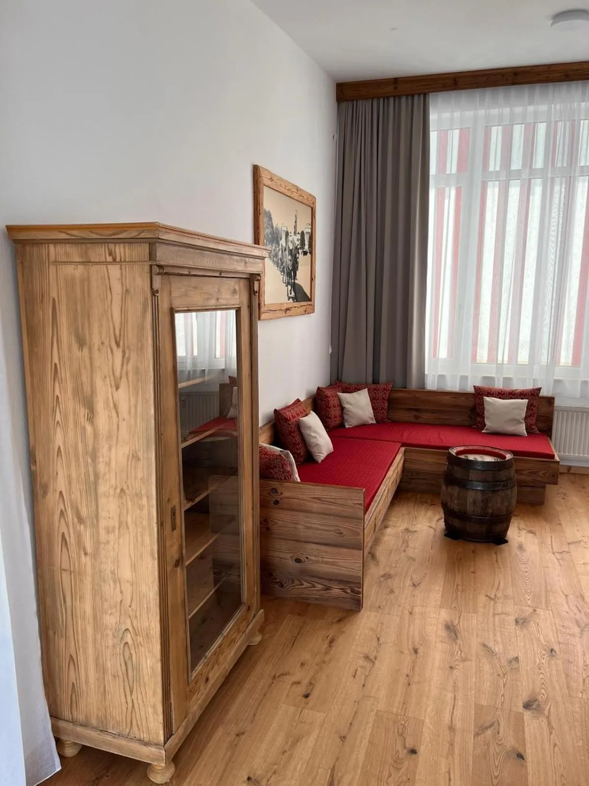 Living room, Bed in Hotel Almwirt